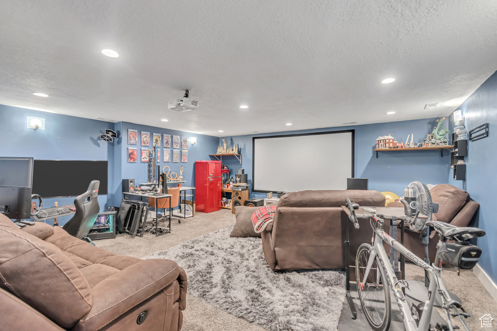833 W ACADEMY DR