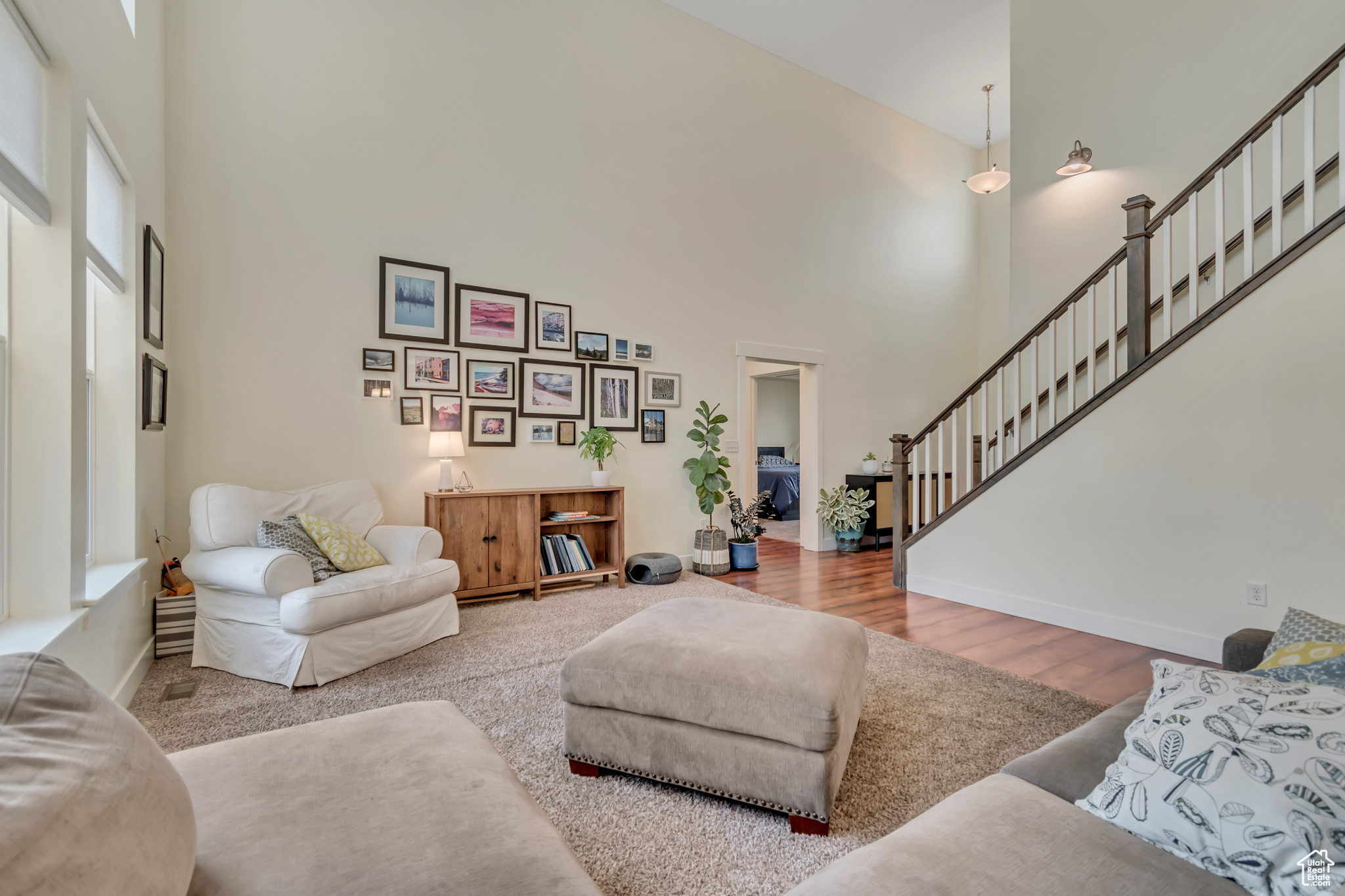 833 W ACADEMY DR