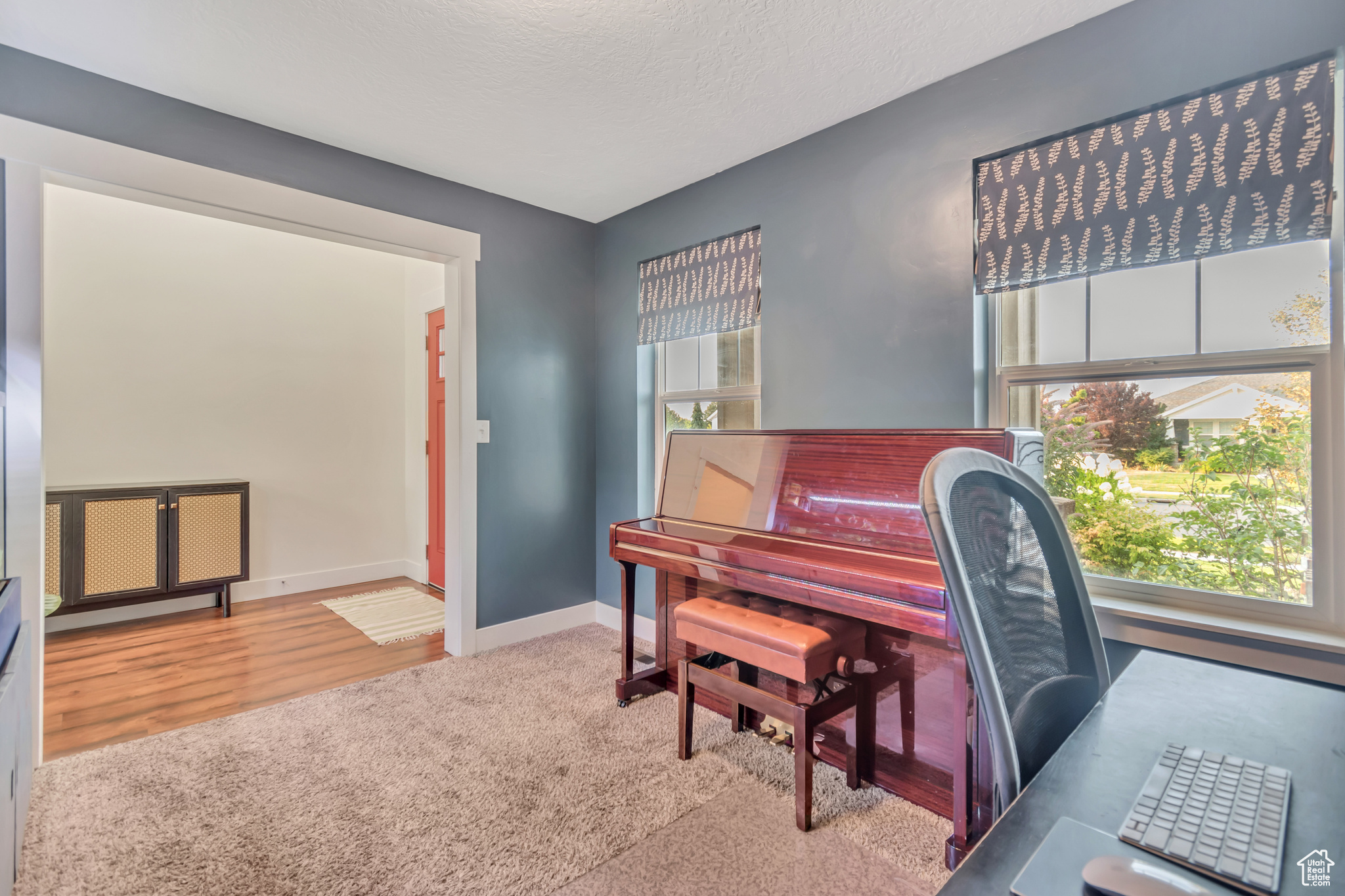 833 W ACADEMY DR
