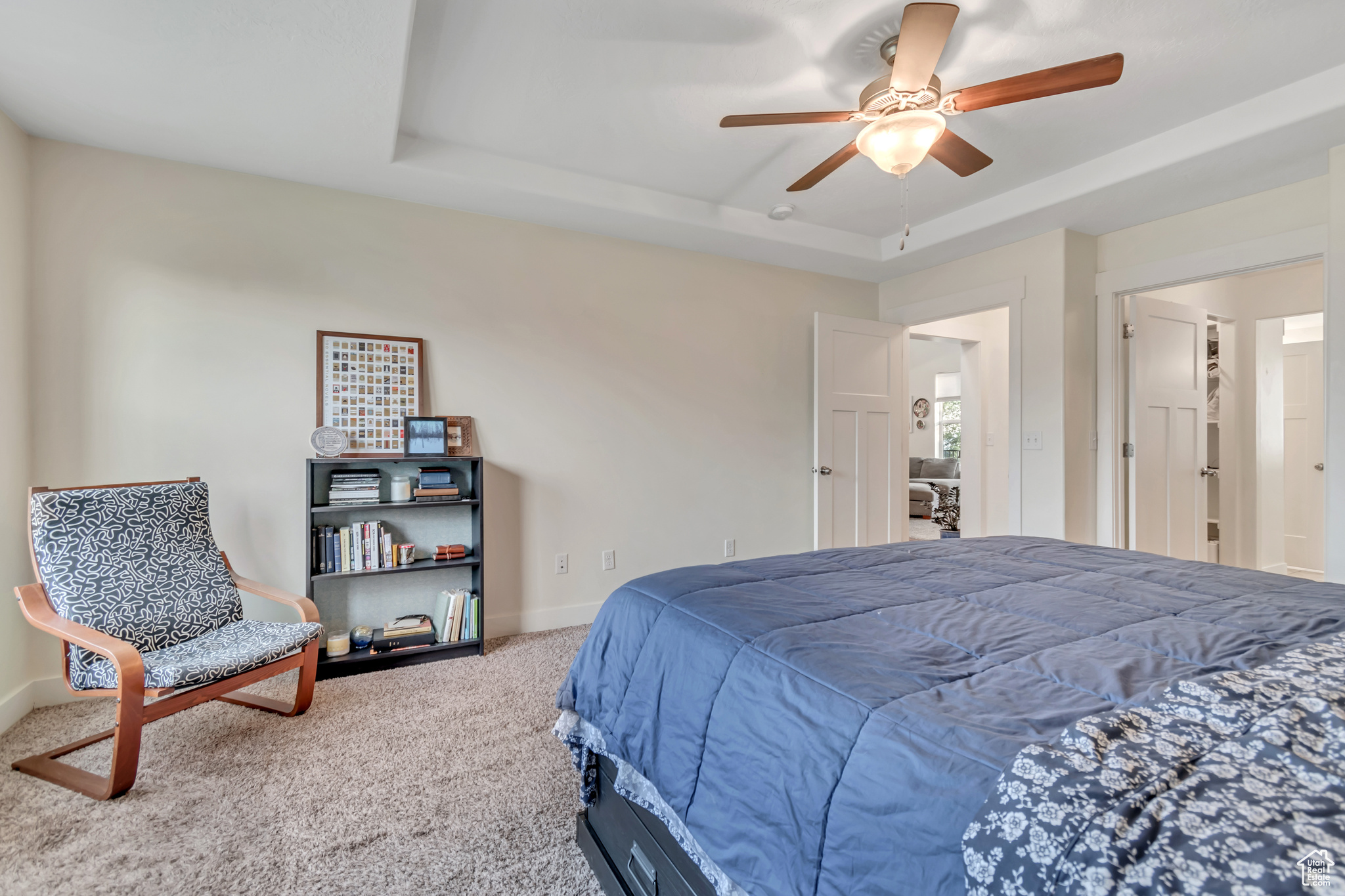 833 W ACADEMY DR