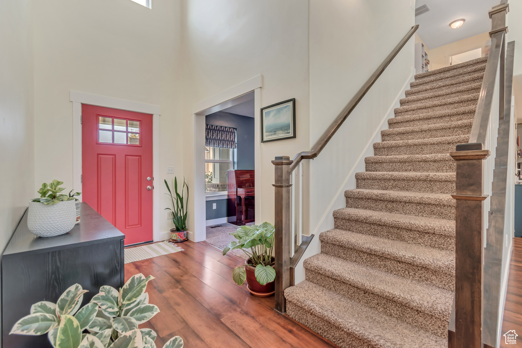833 W ACADEMY DR
