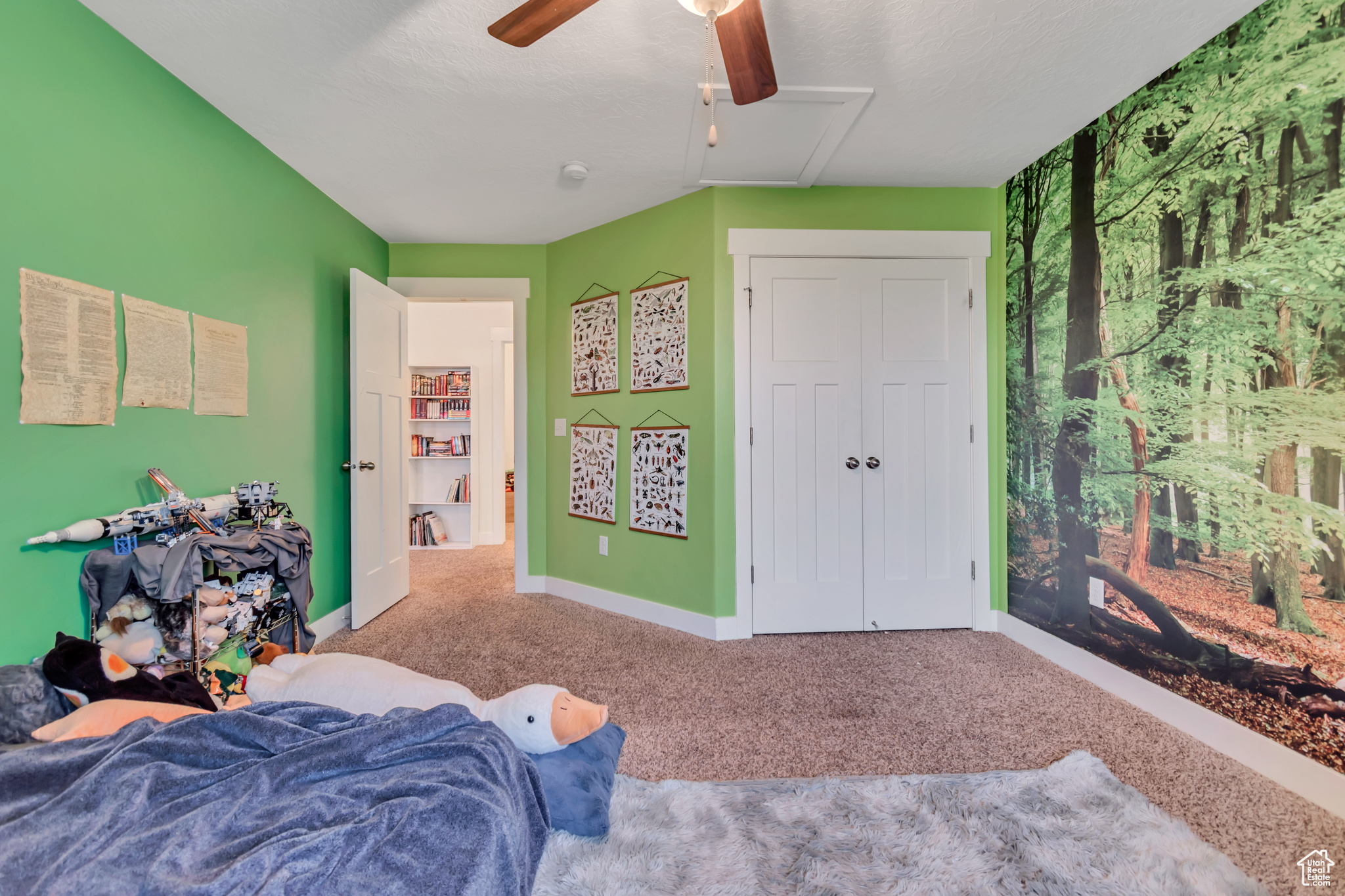 833 W ACADEMY DR