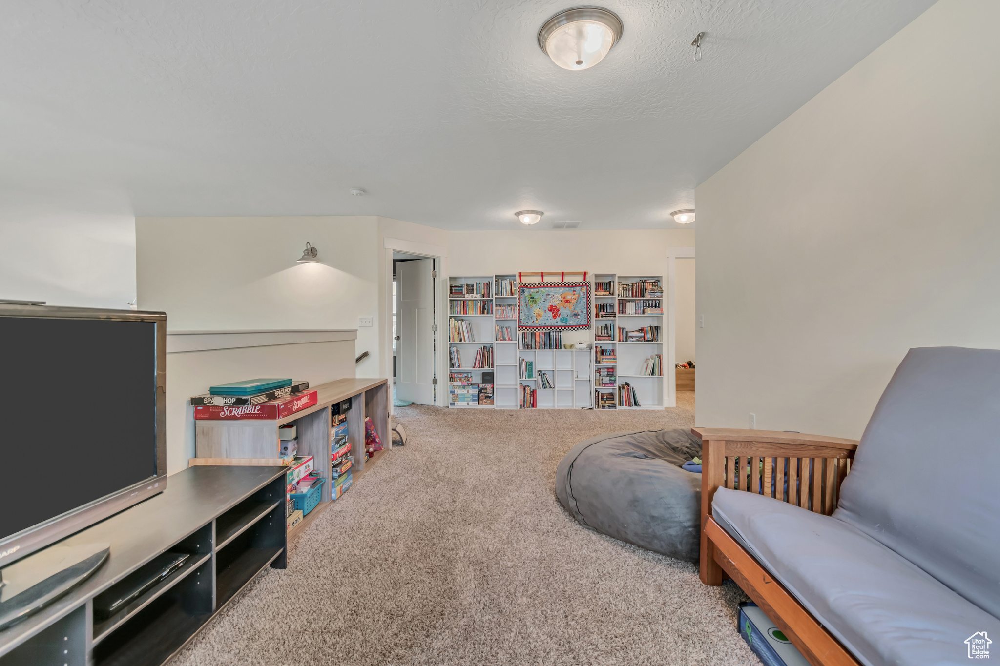 833 W ACADEMY DR