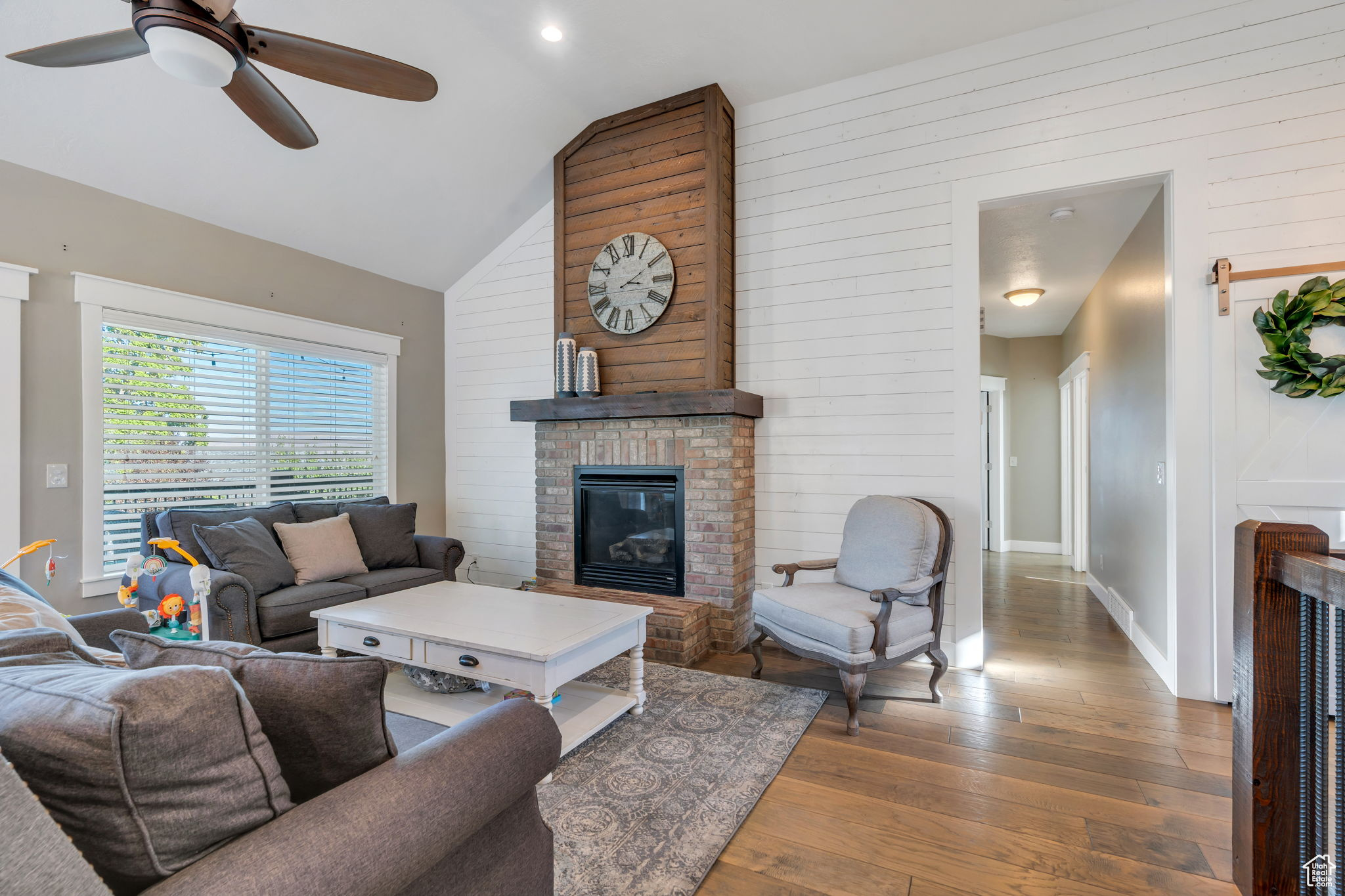 107 N CLARK LN