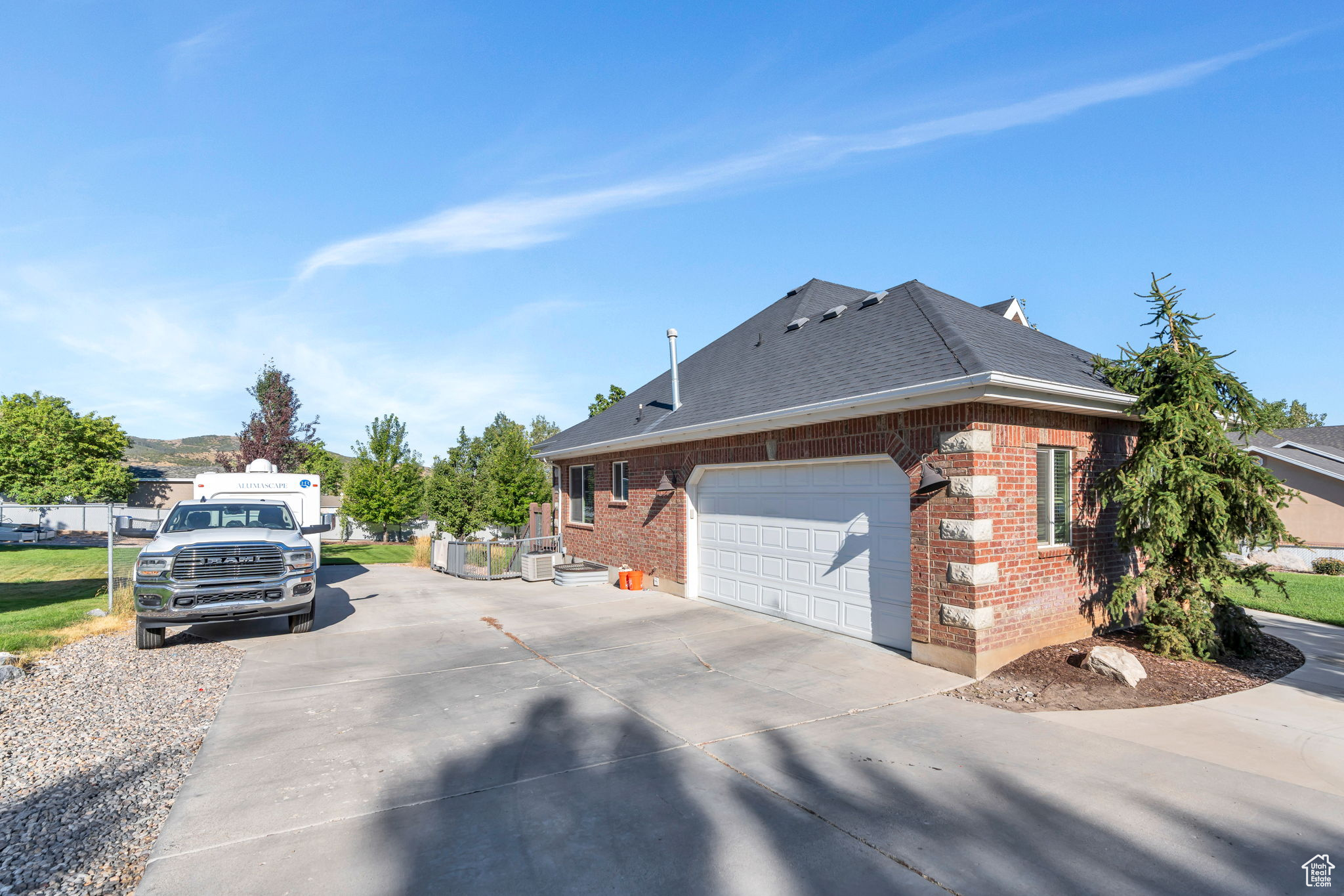 107 N CLARK LN