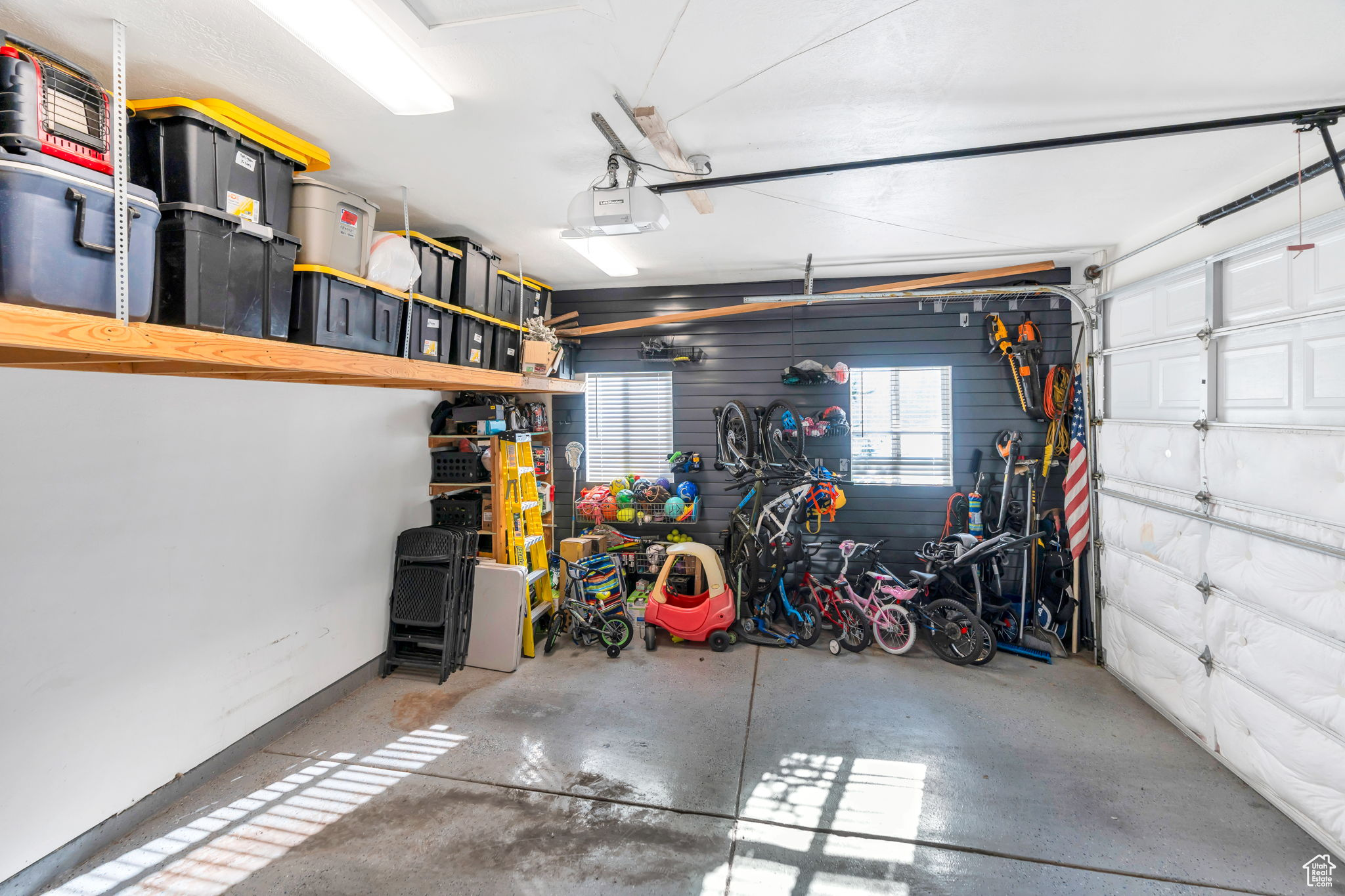 107 N CLARK LN