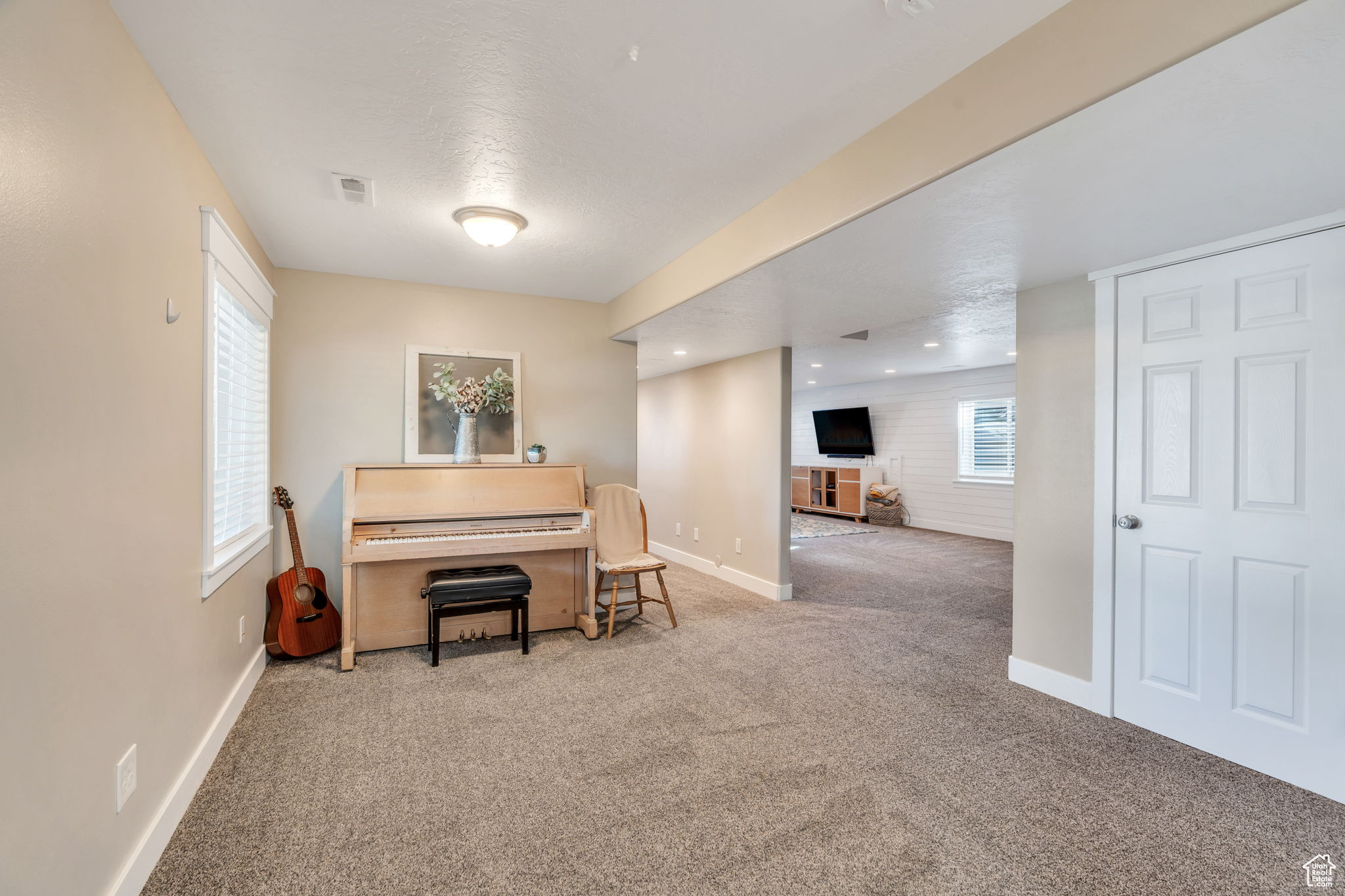 107 N CLARK LN