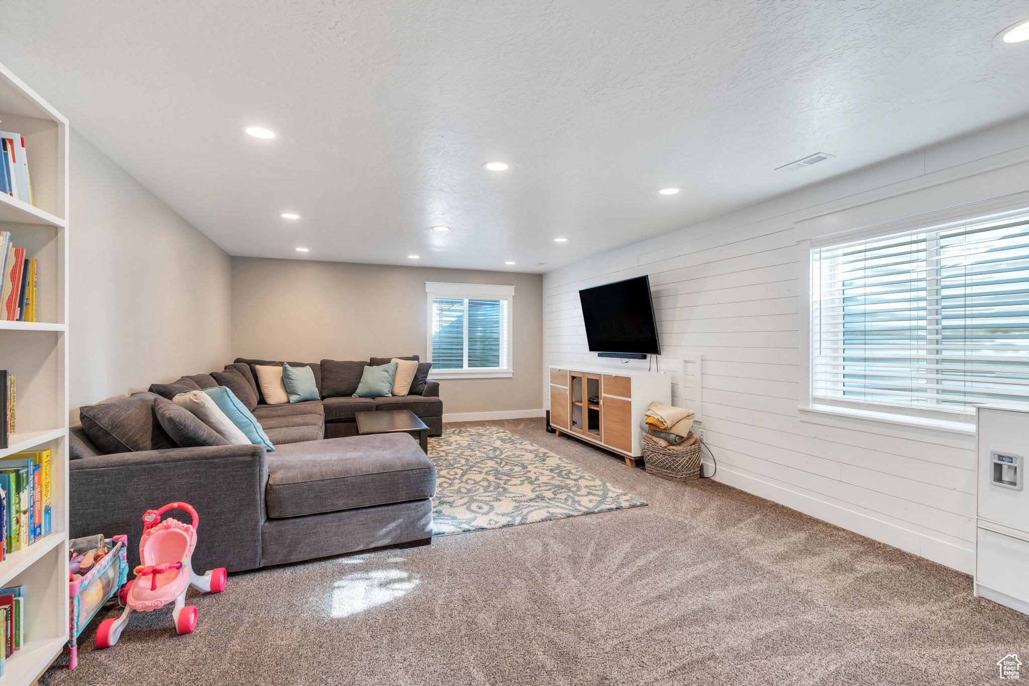 107 N CLARK LN