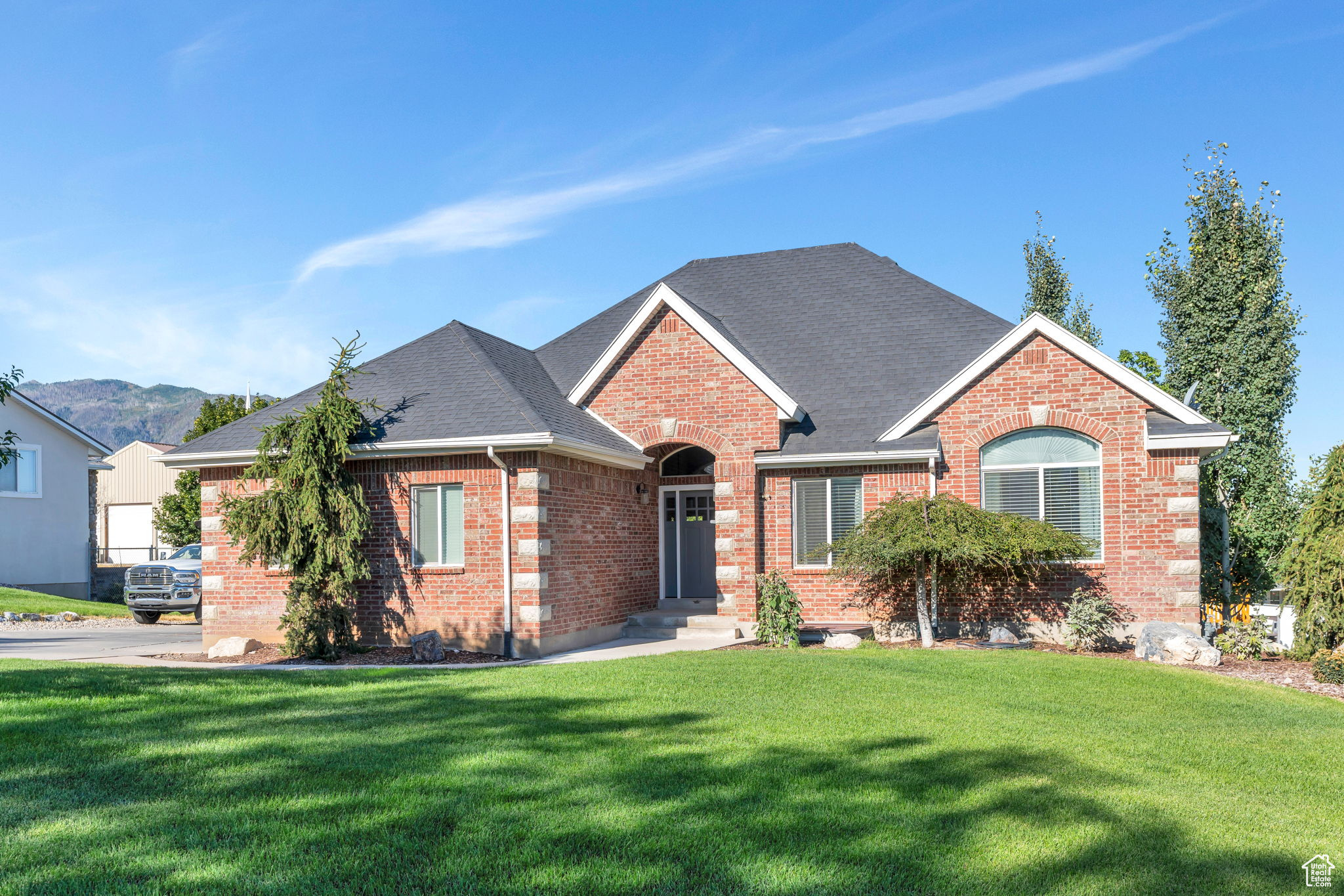 107 N CLARK LN