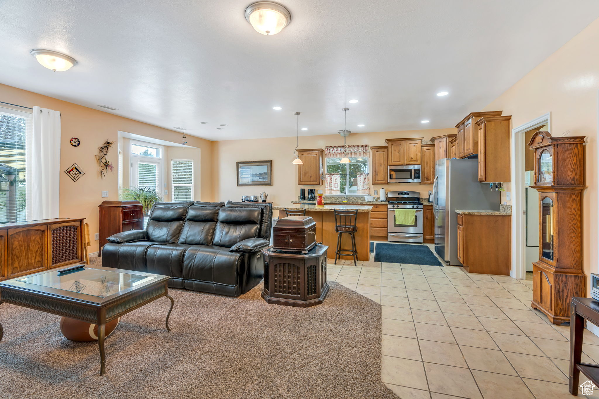 825 SOUTHAMPTON DR