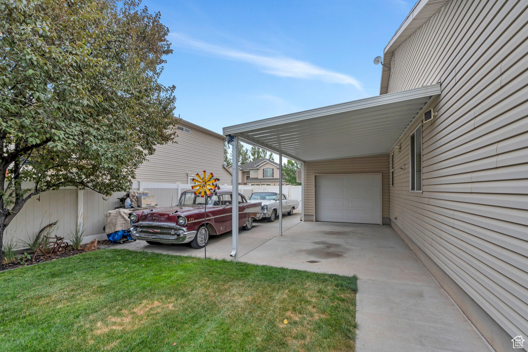 825 SOUTHAMPTON DR