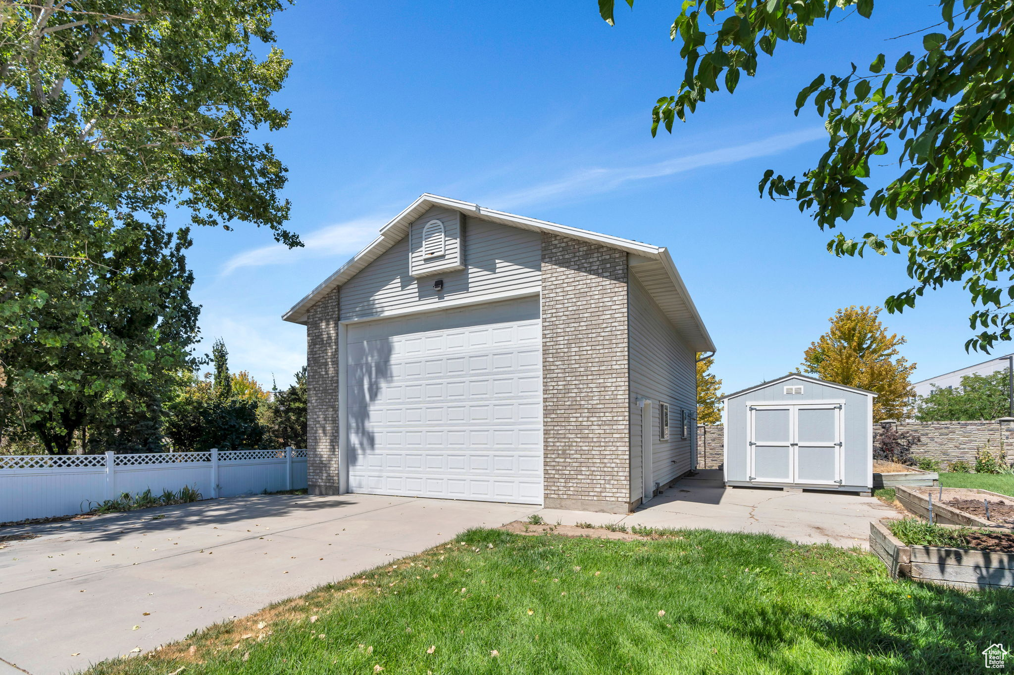 246 W GOLDEN HARVEST RD