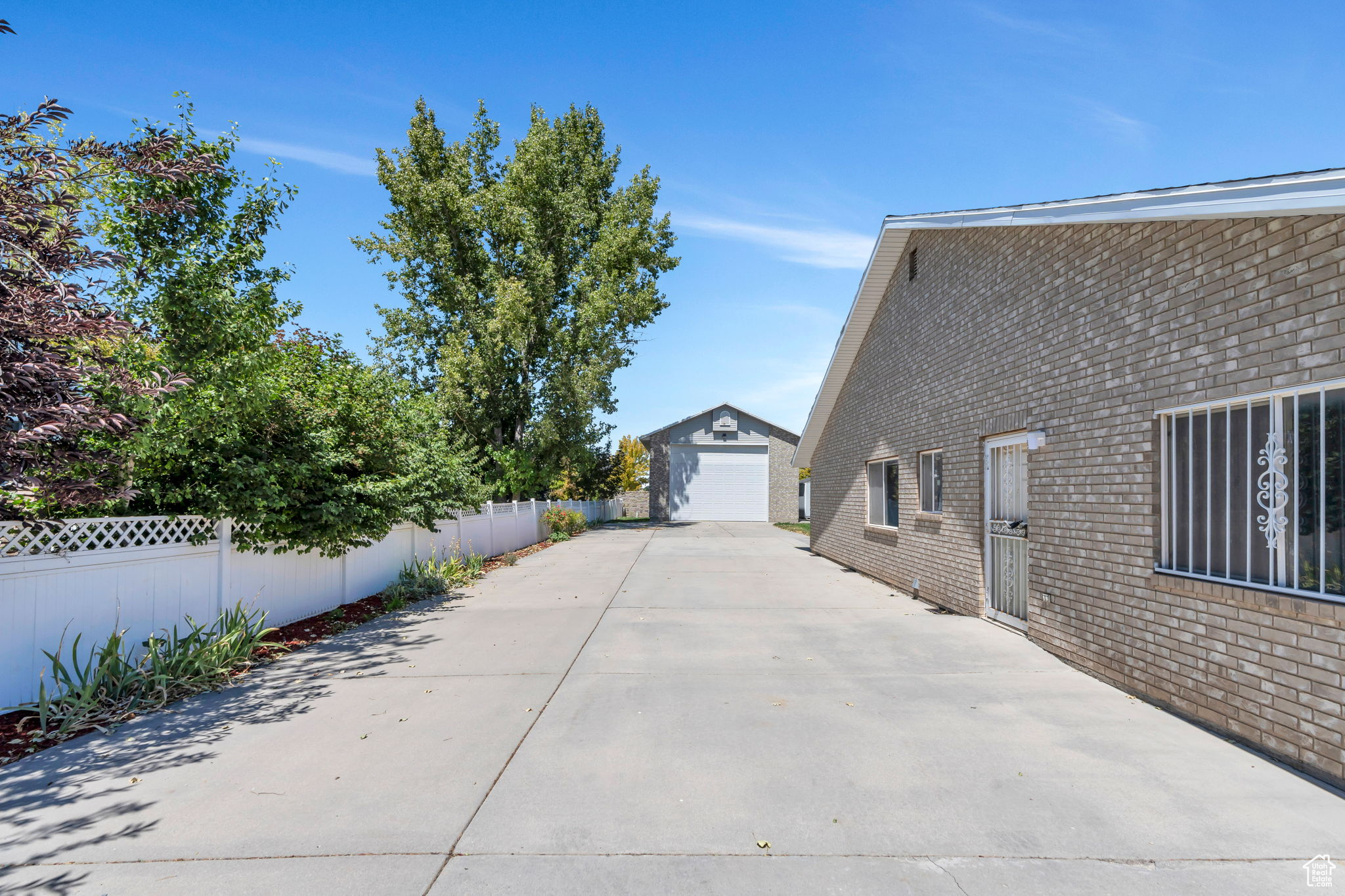 246 W GOLDEN HARVEST RD