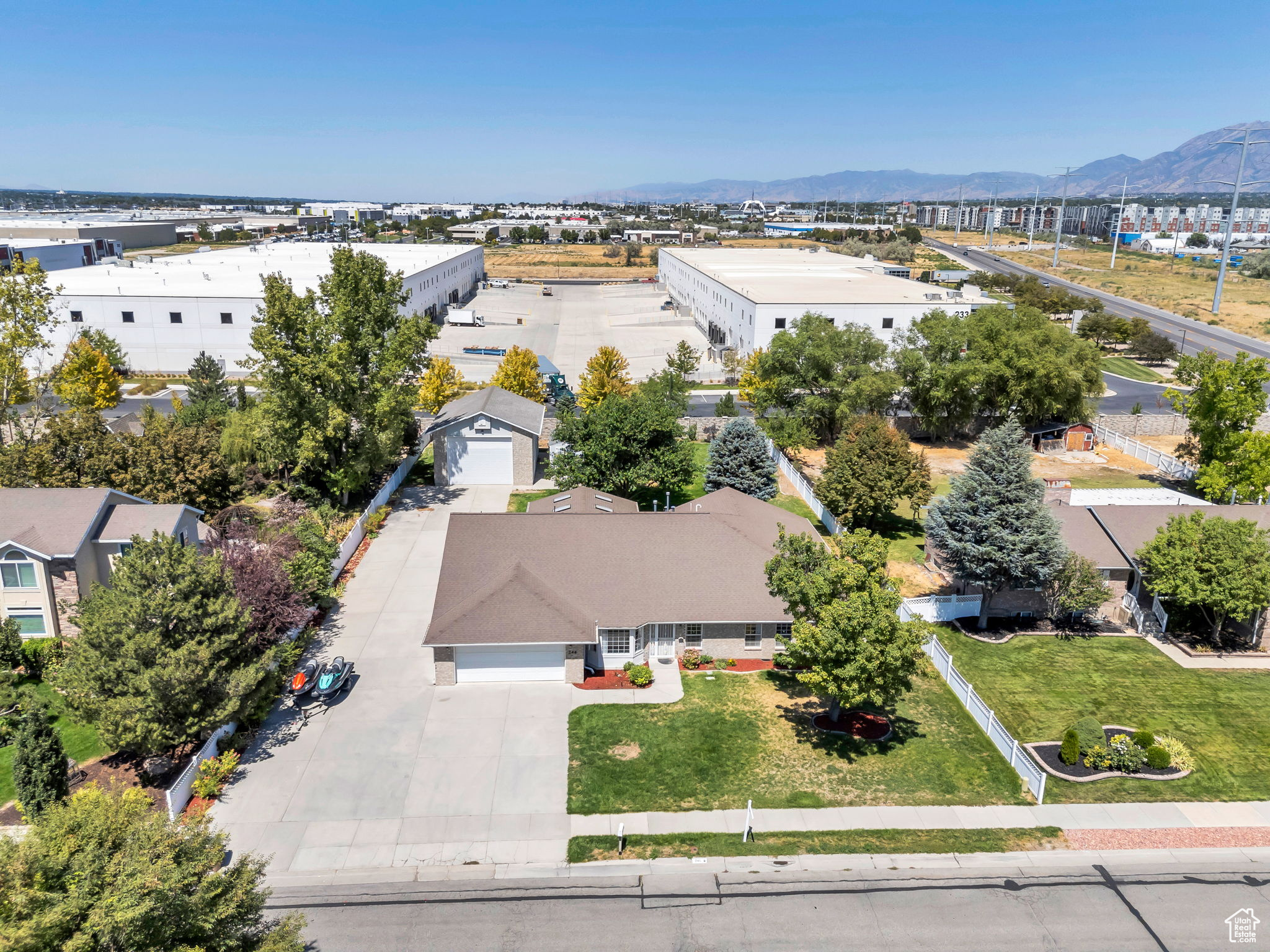 246 W GOLDEN HARVEST RD