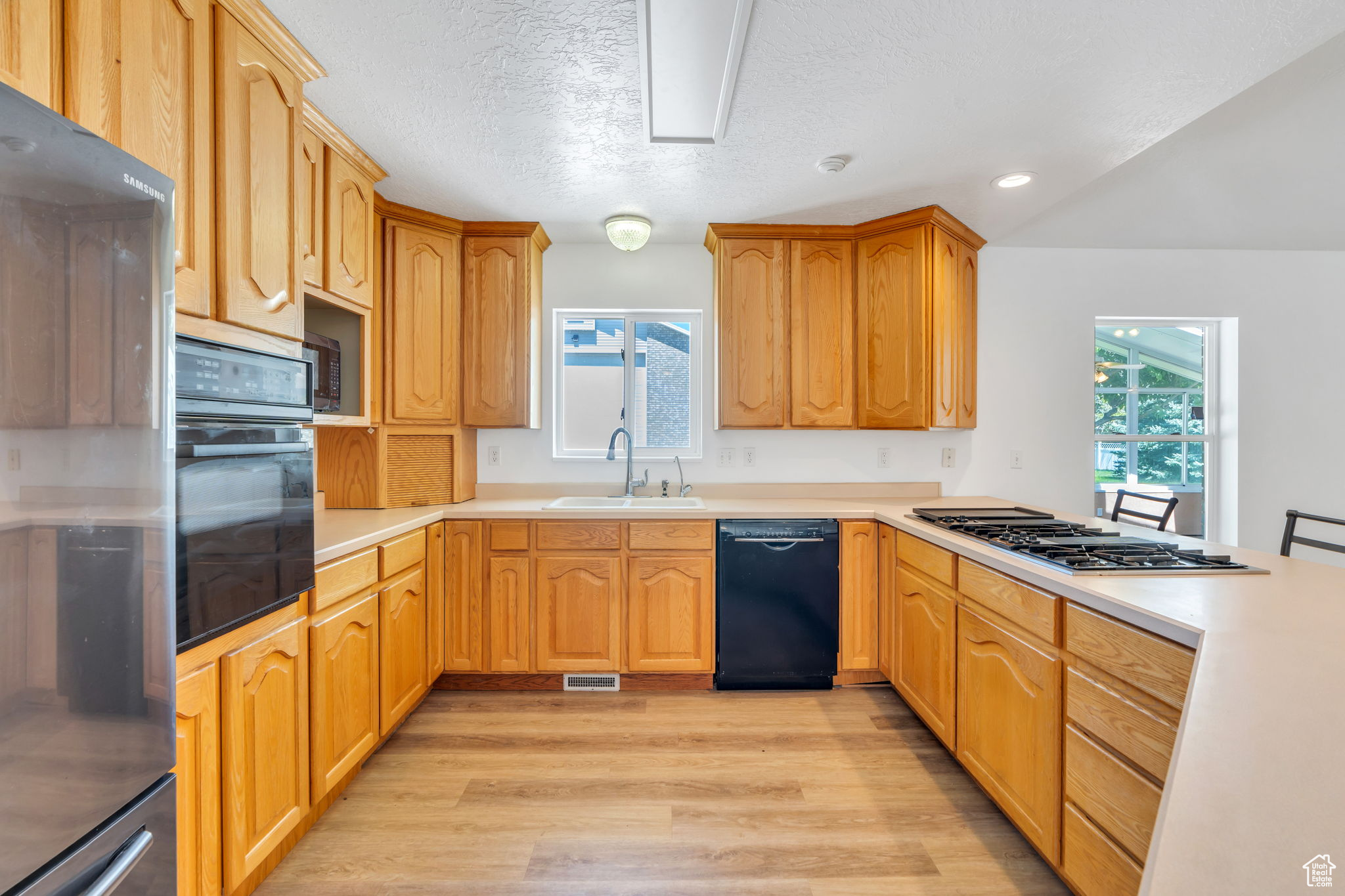 246 W GOLDEN HARVEST RD