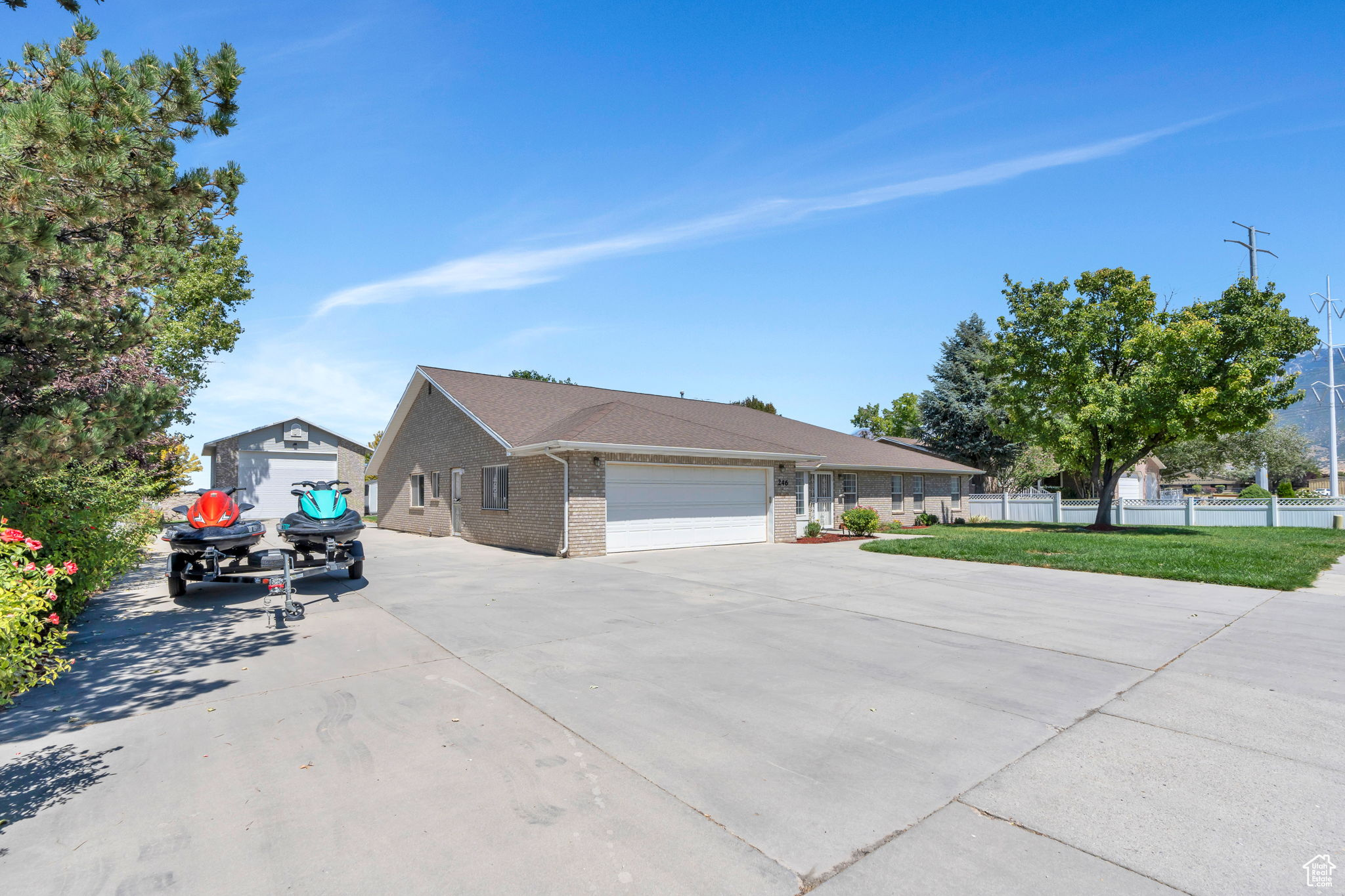 246 W GOLDEN HARVEST RD