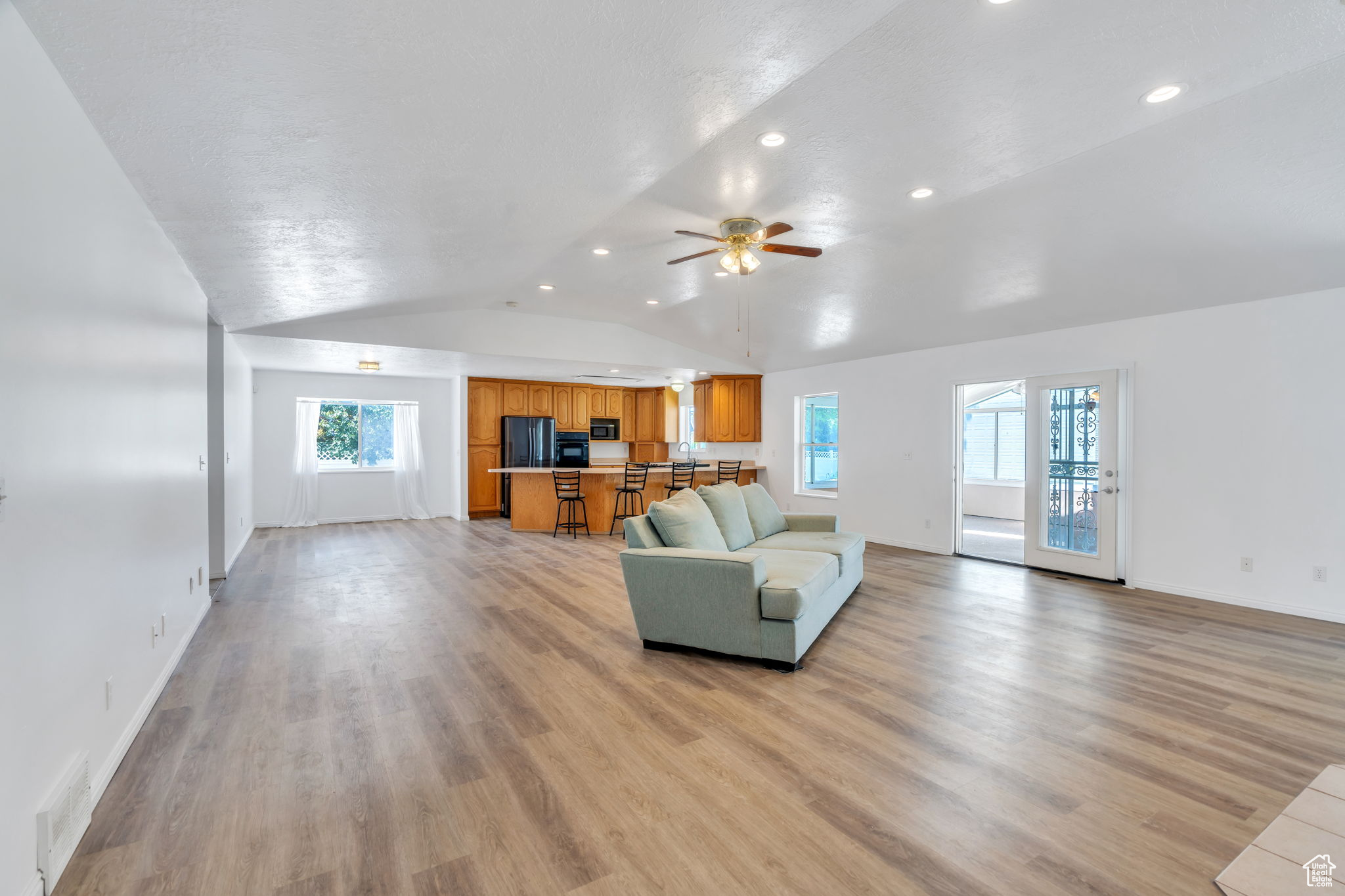 246 W GOLDEN HARVEST RD