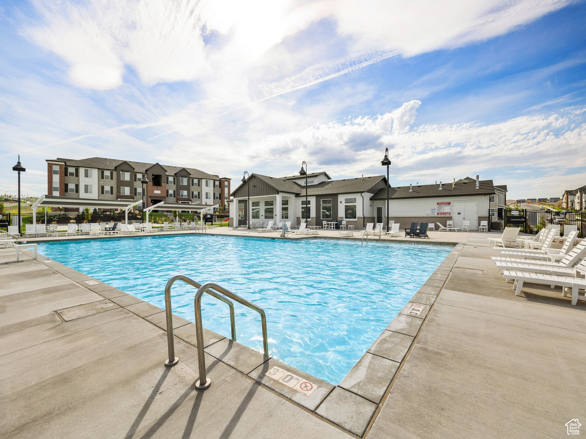 656 N BENNEDICT DR #240