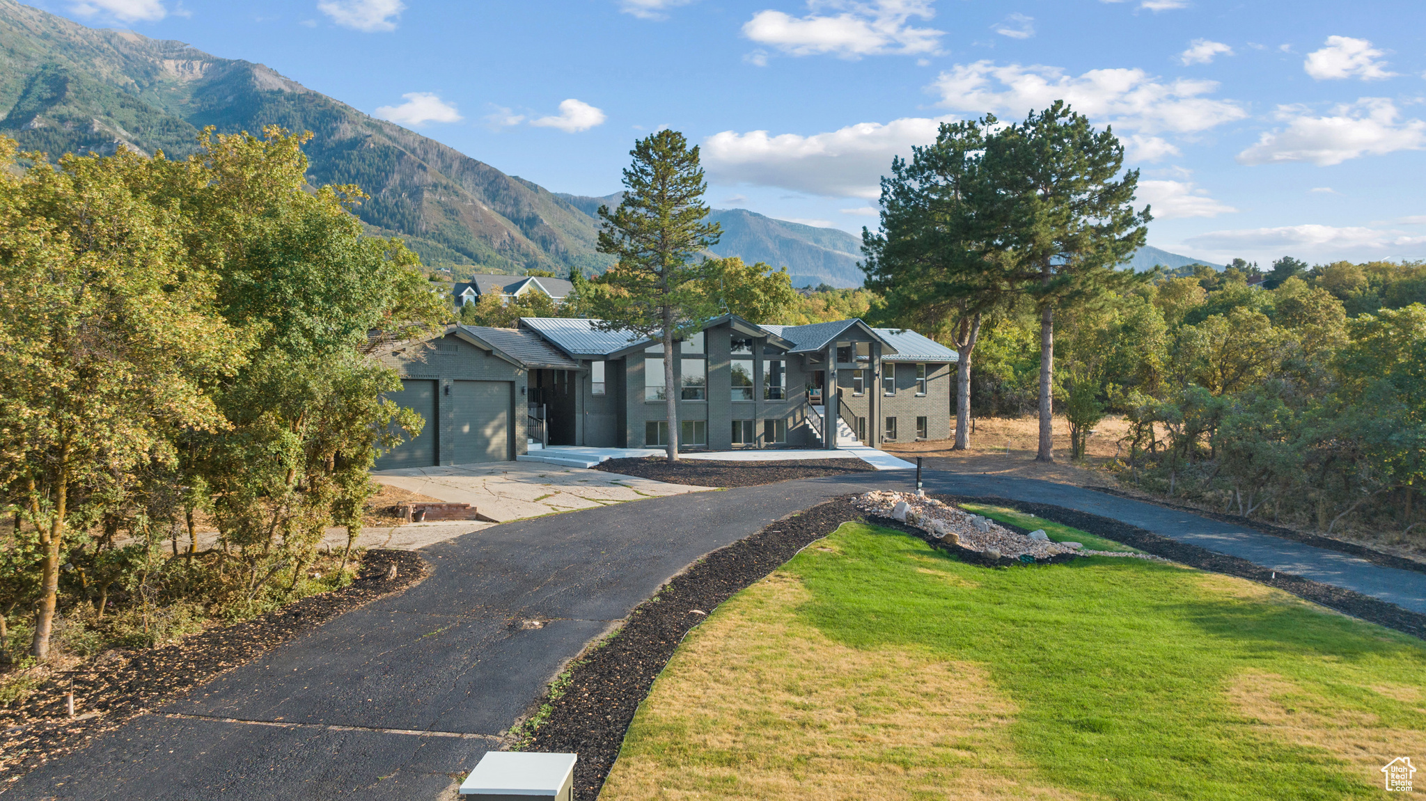 65 E MAPLE DR
