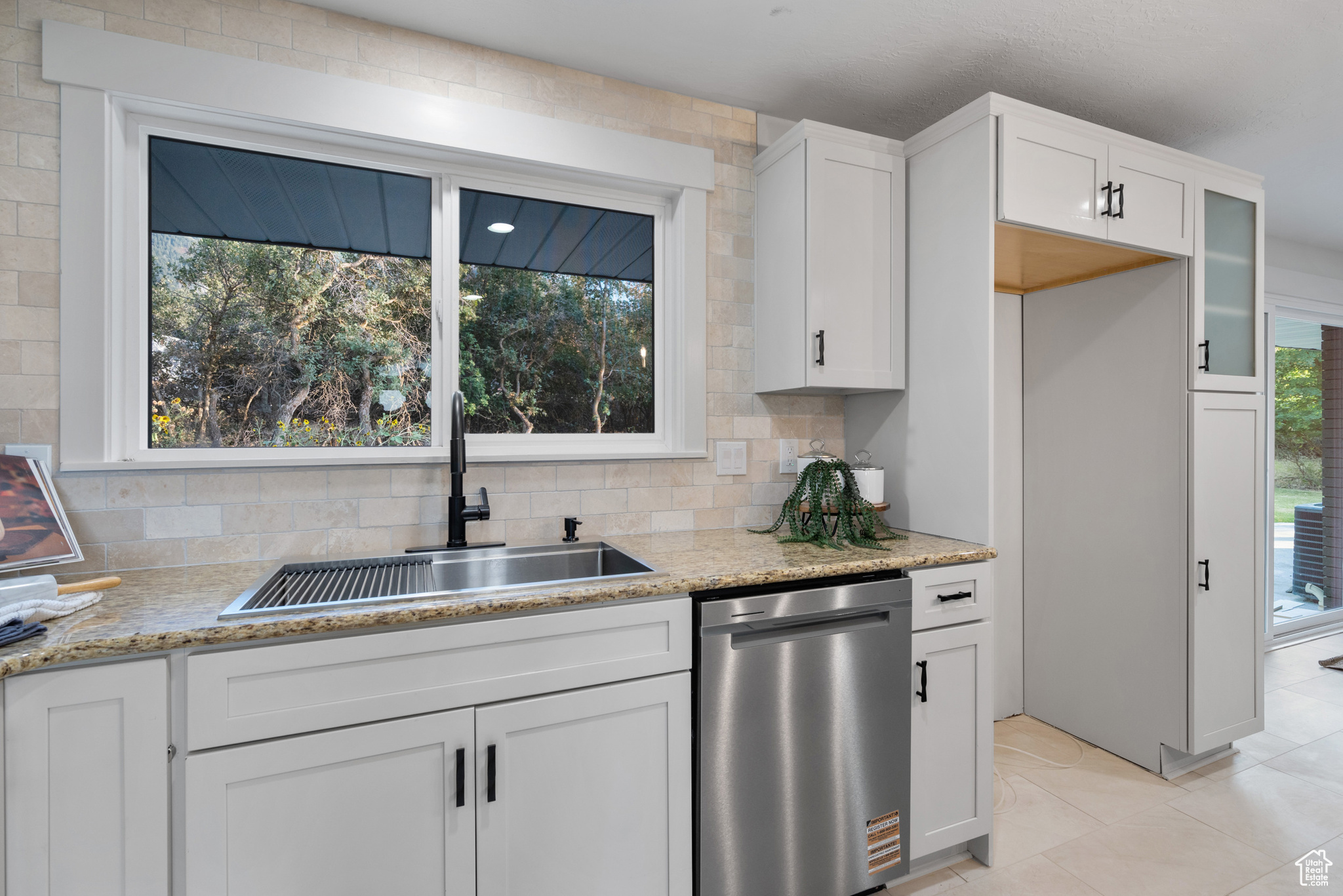 65 E MAPLE DR