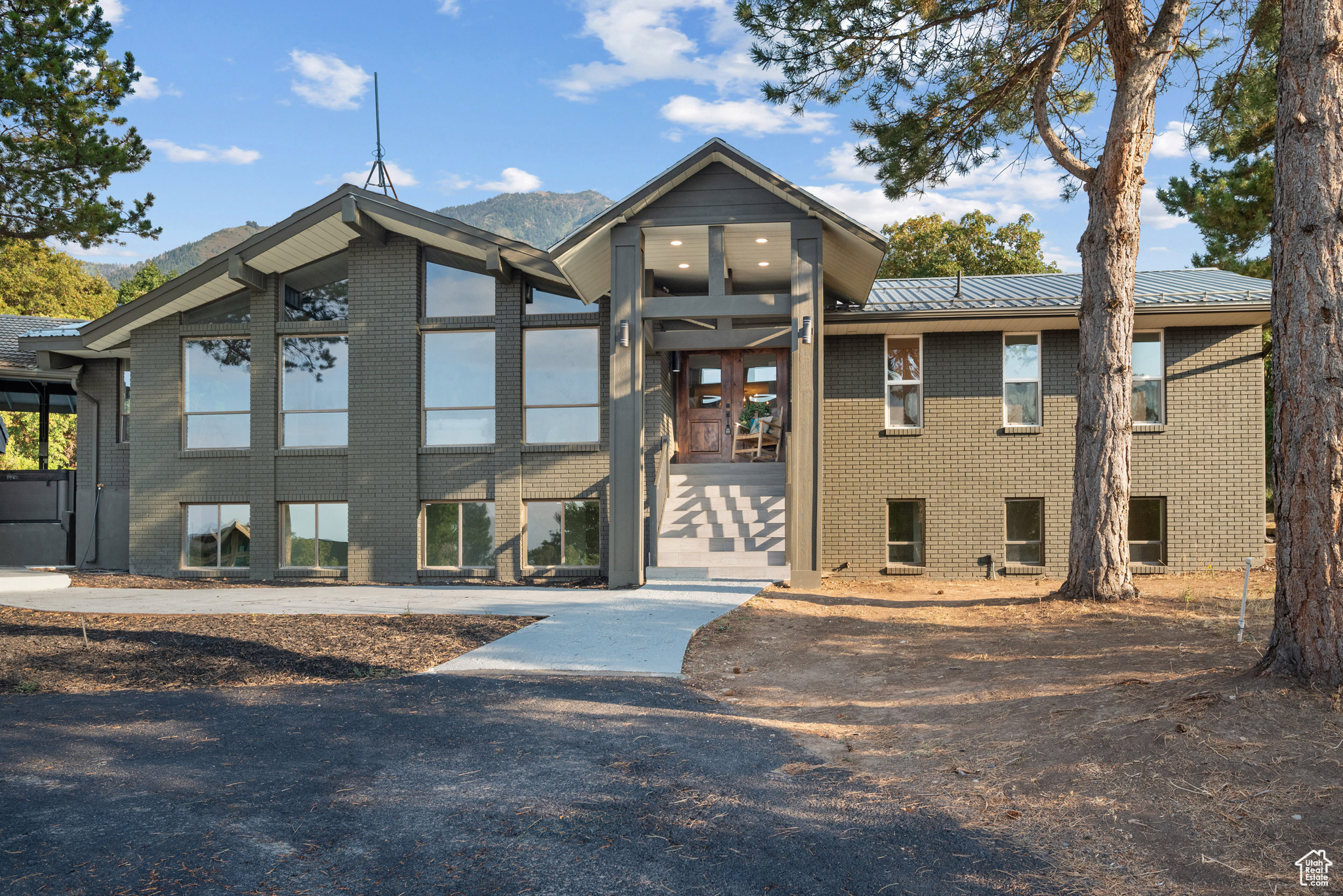 65 E MAPLE DR