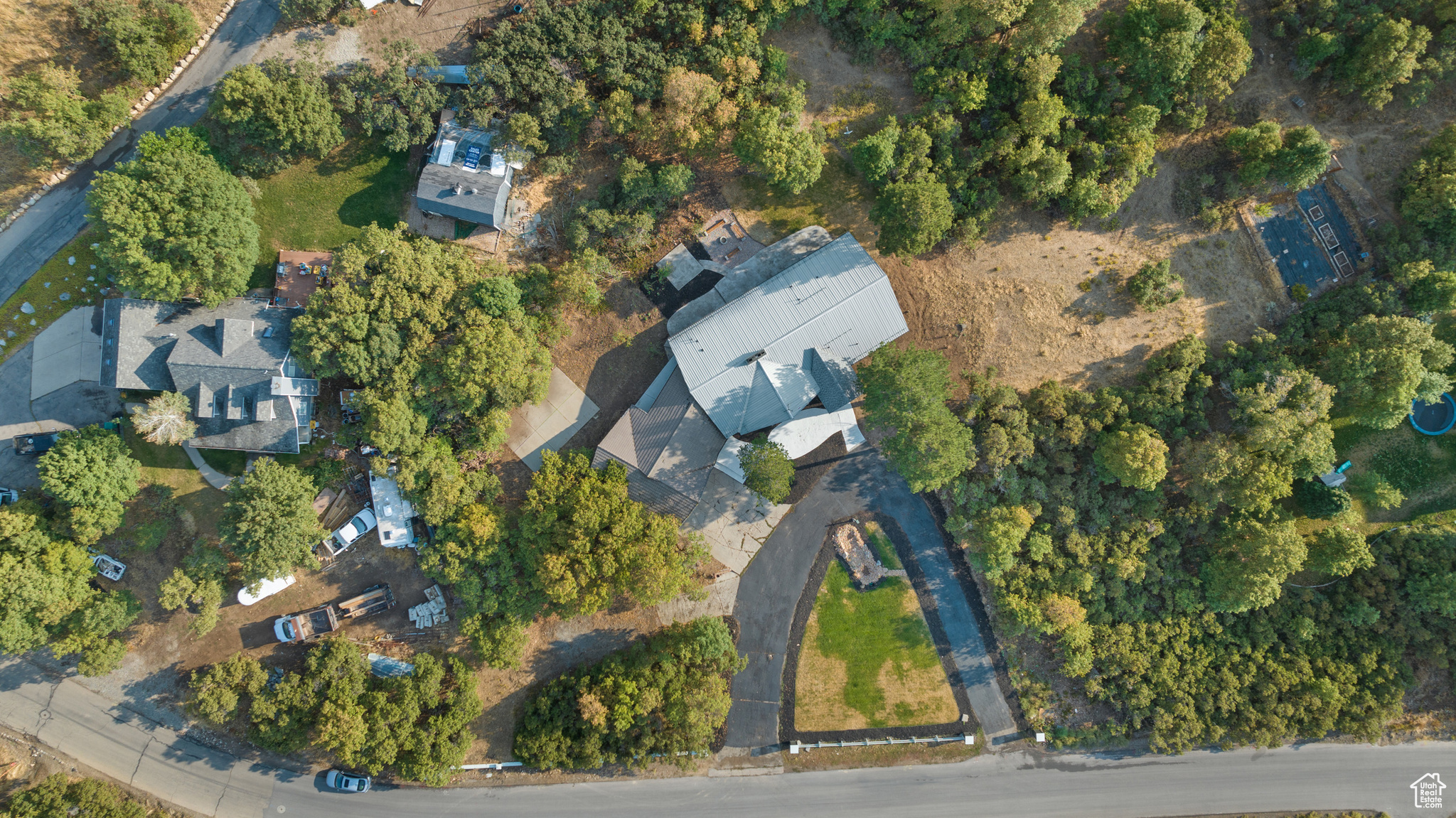 65 E MAPLE DR