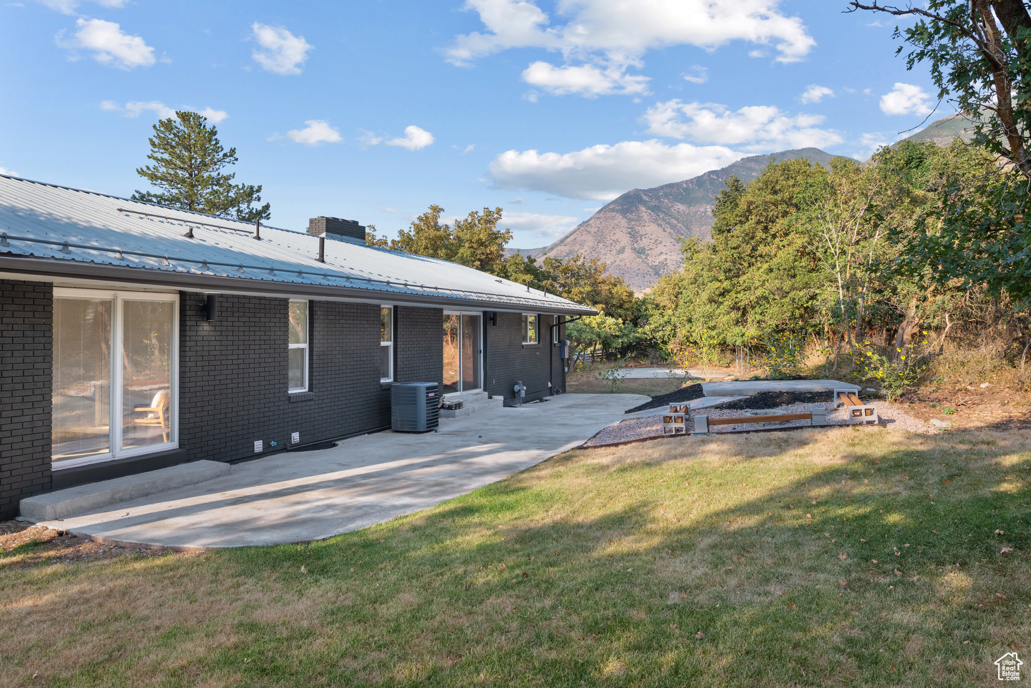 65 E MAPLE DR