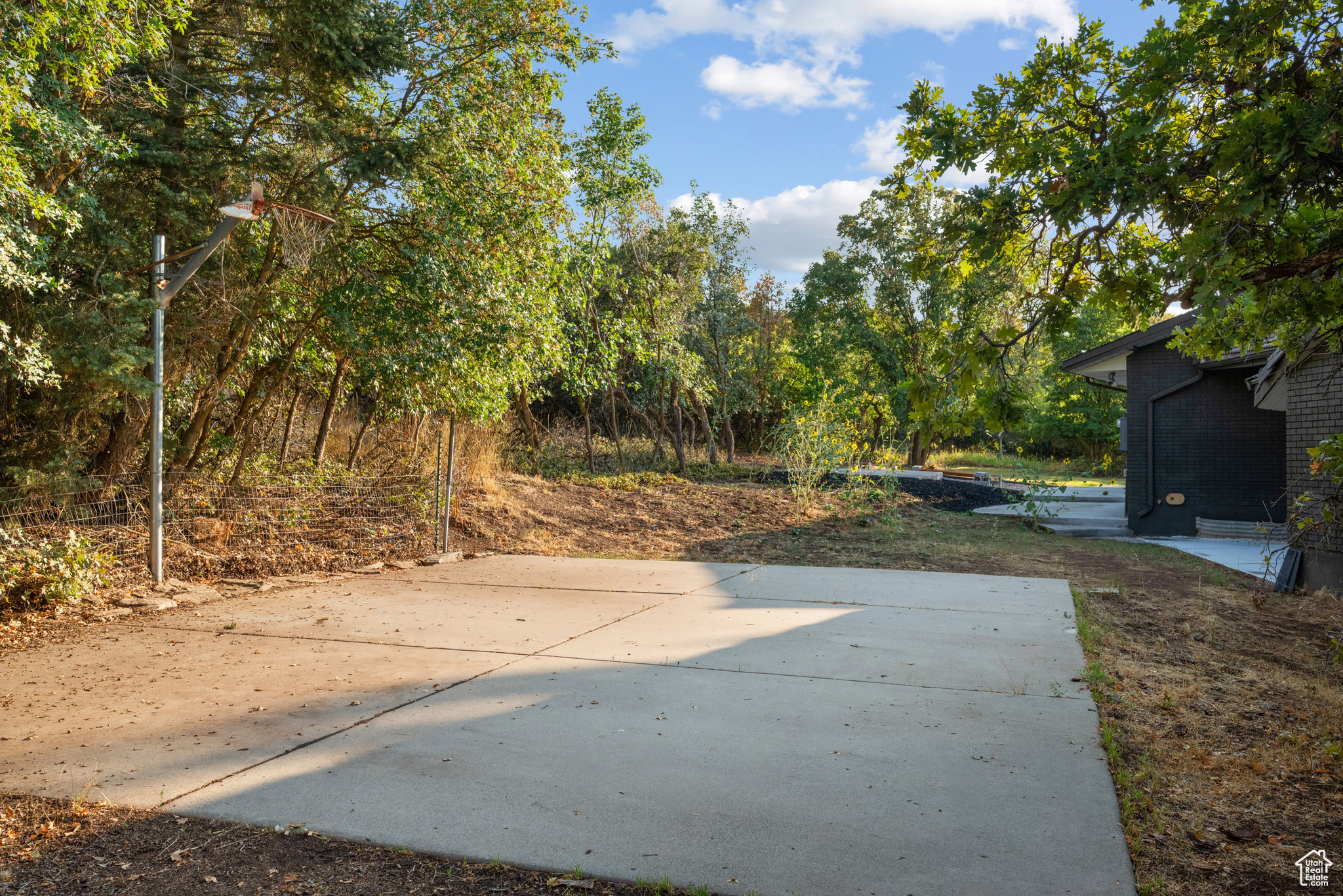 65 E MAPLE DR