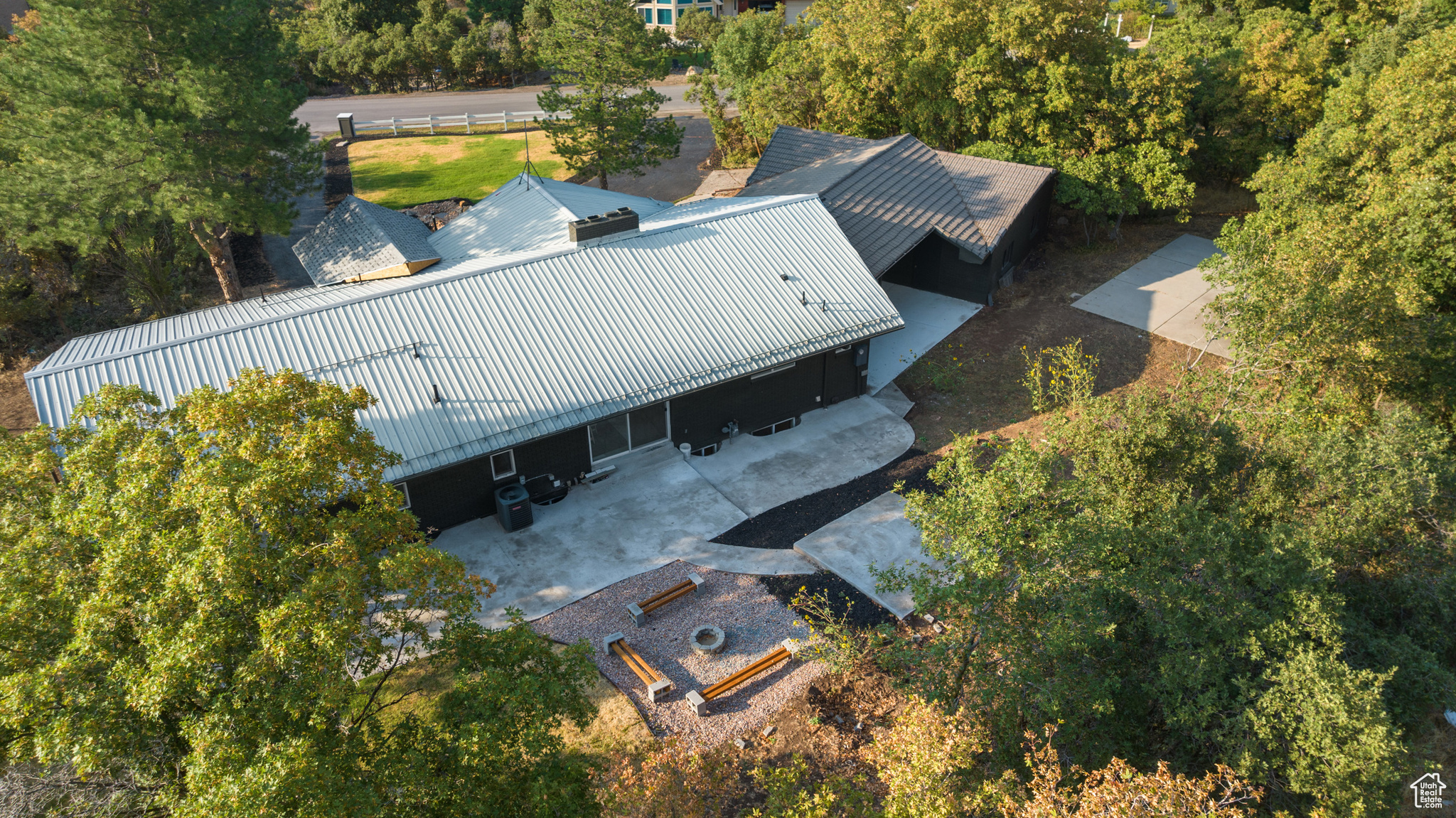 65 E MAPLE DR