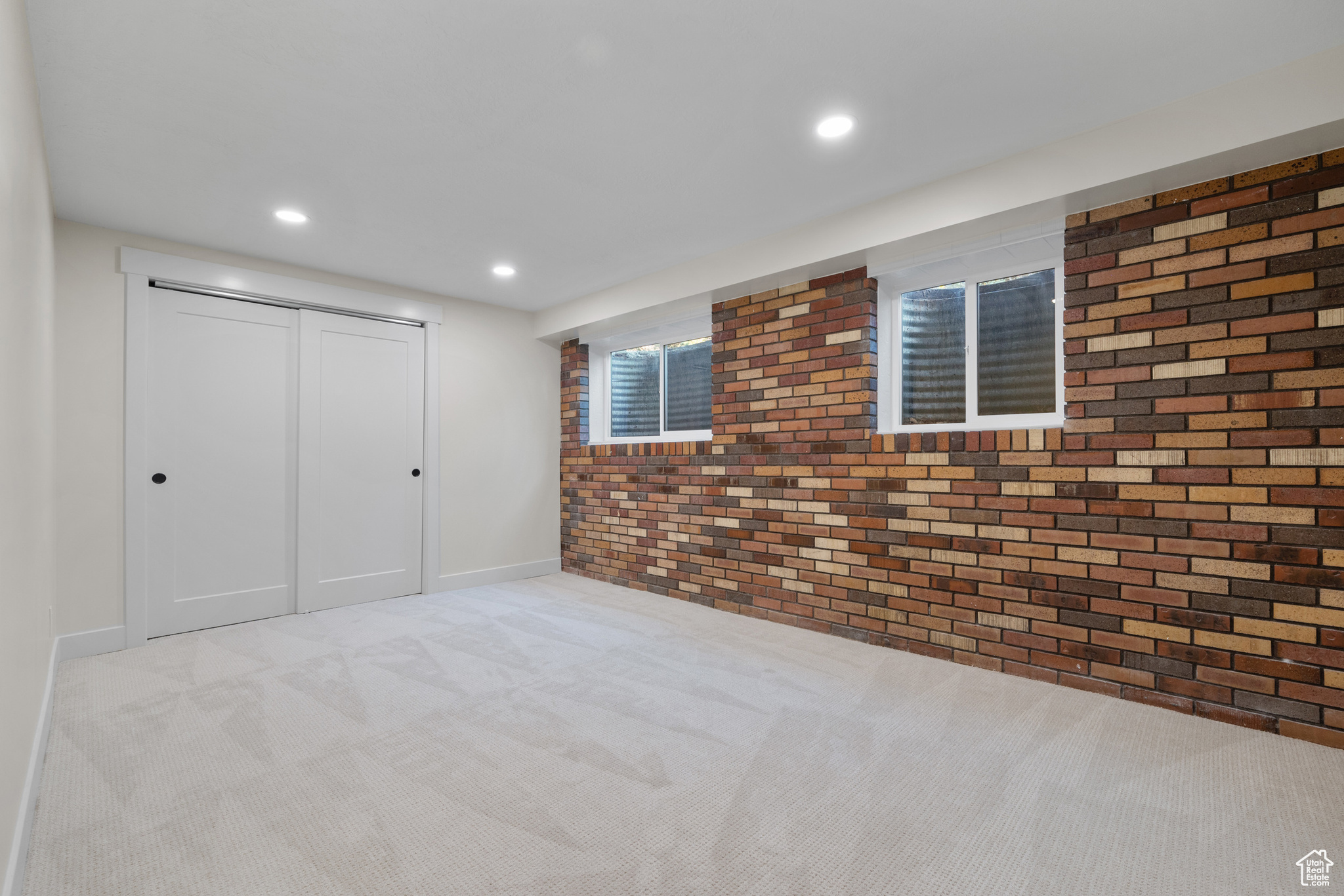 65 E MAPLE DR