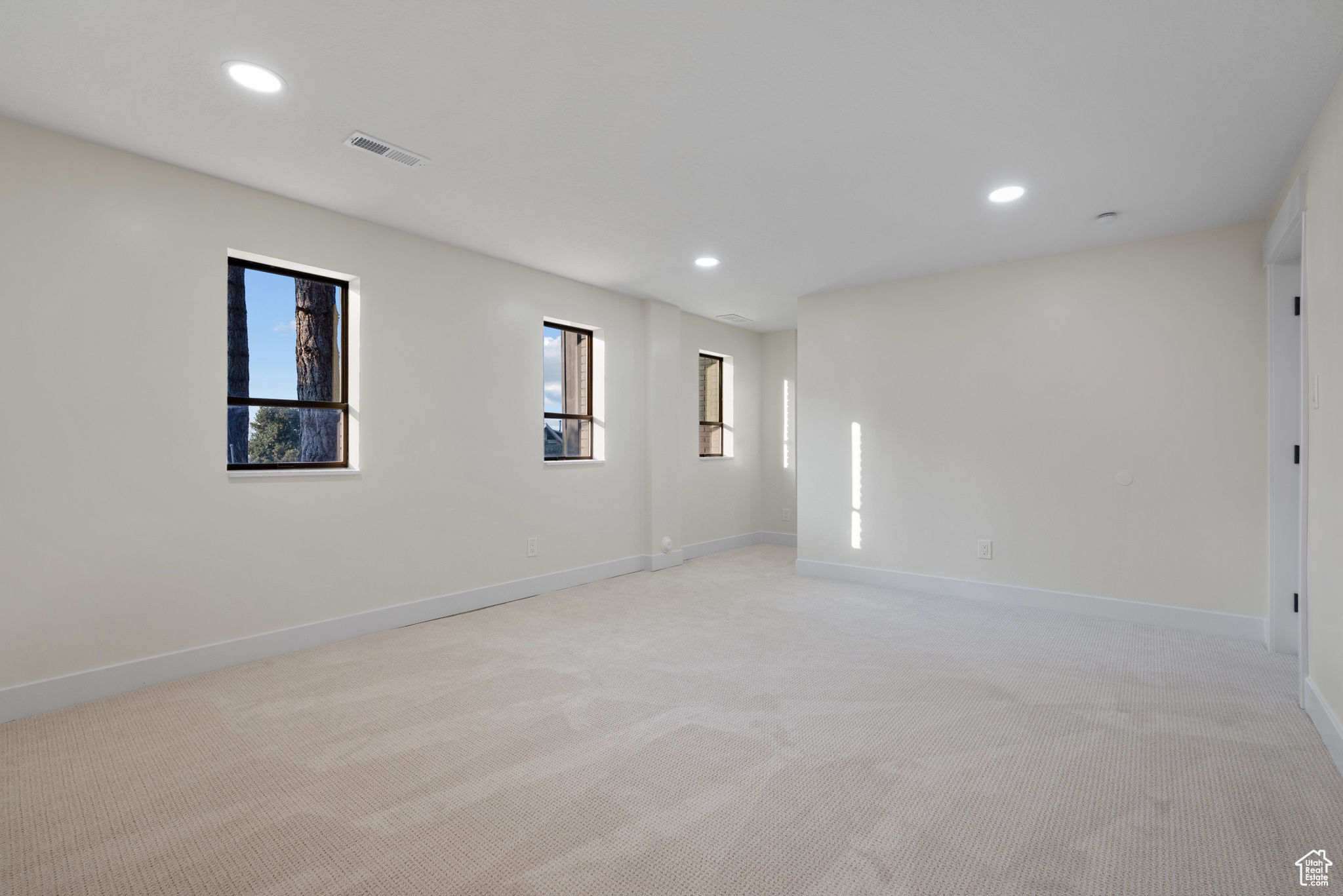 65 E MAPLE DR