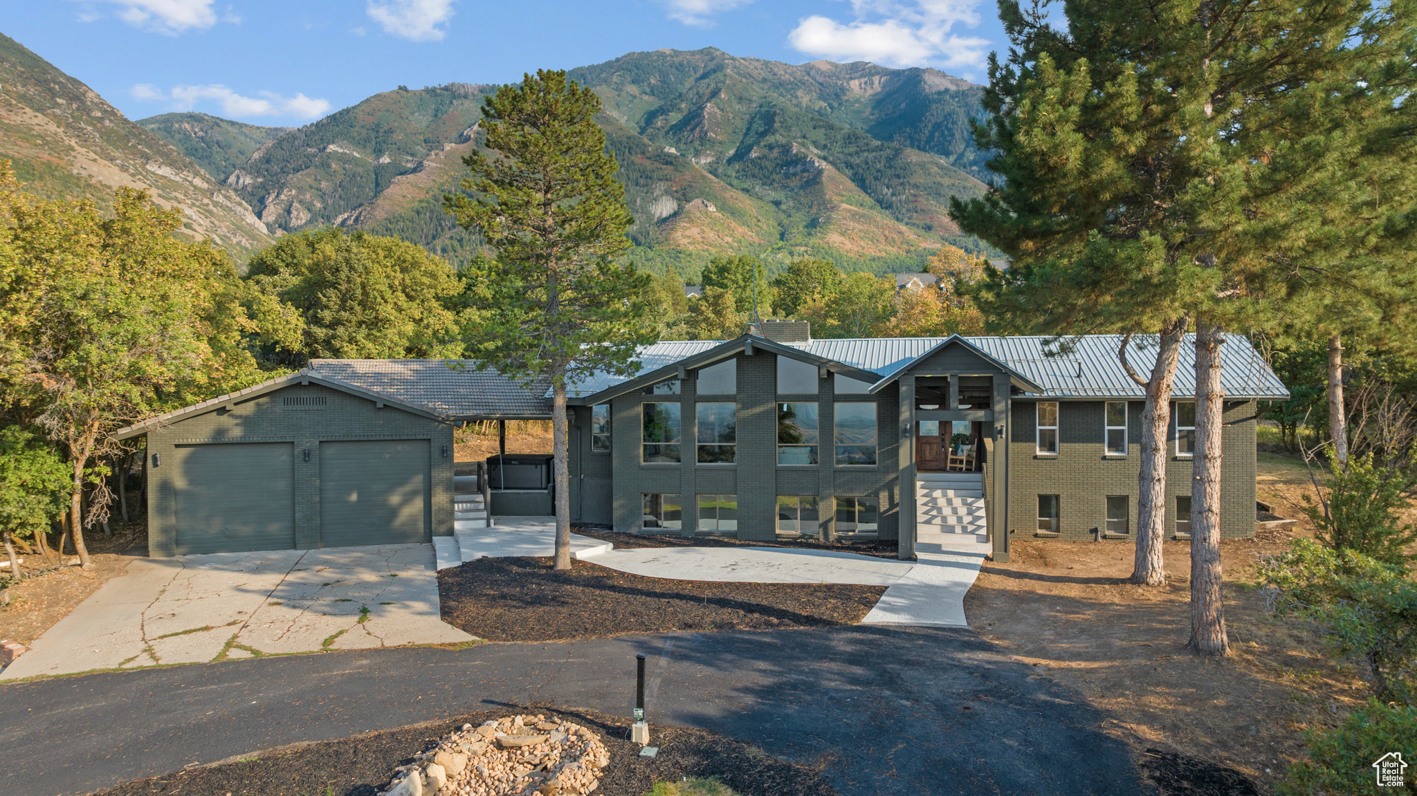 65 E MAPLE DR