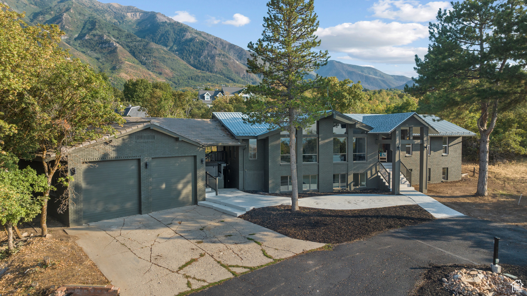 65 E MAPLE DR
