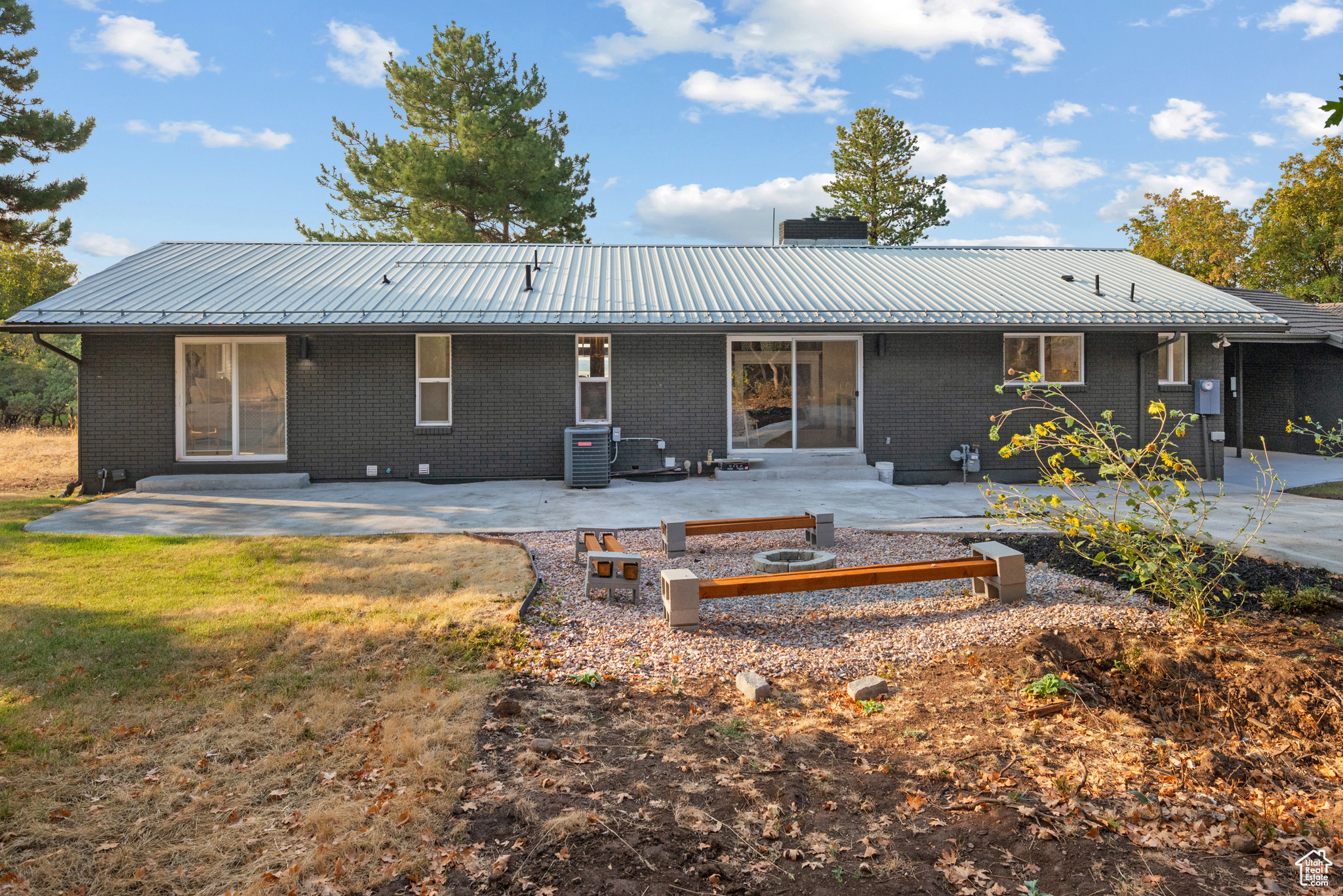 65 E MAPLE DR