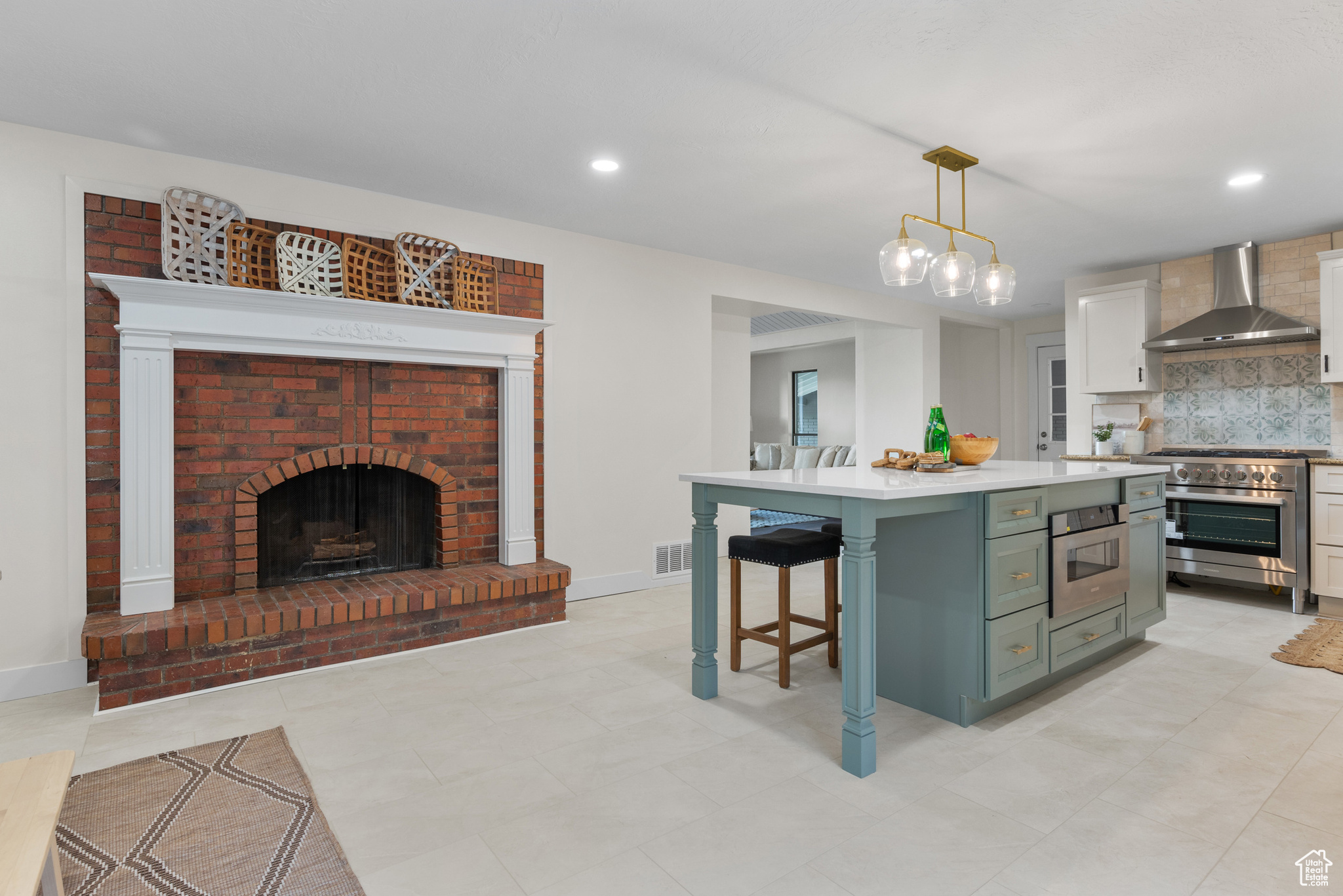 65 E MAPLE DR