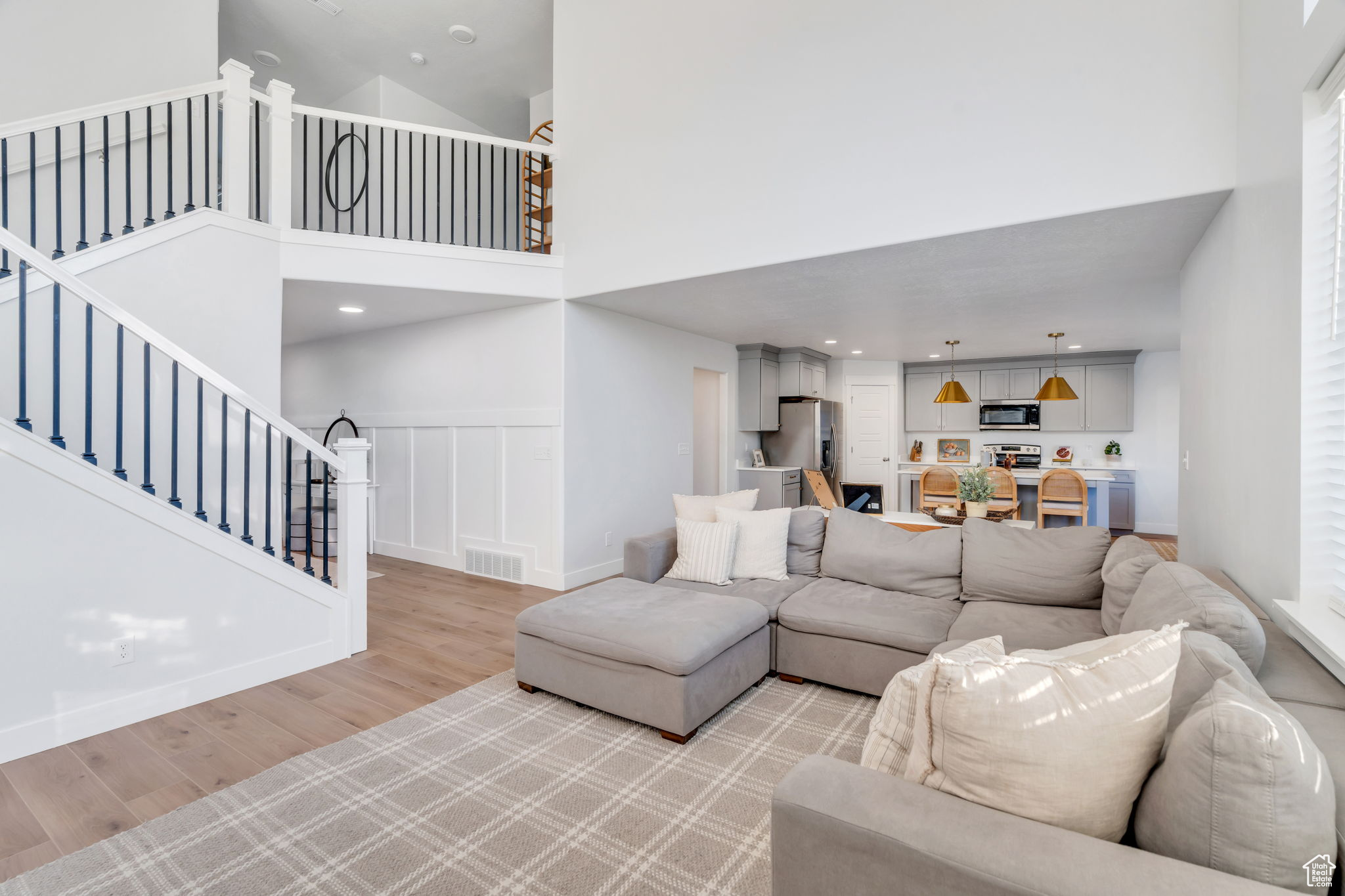 564 N WOODLAND RD