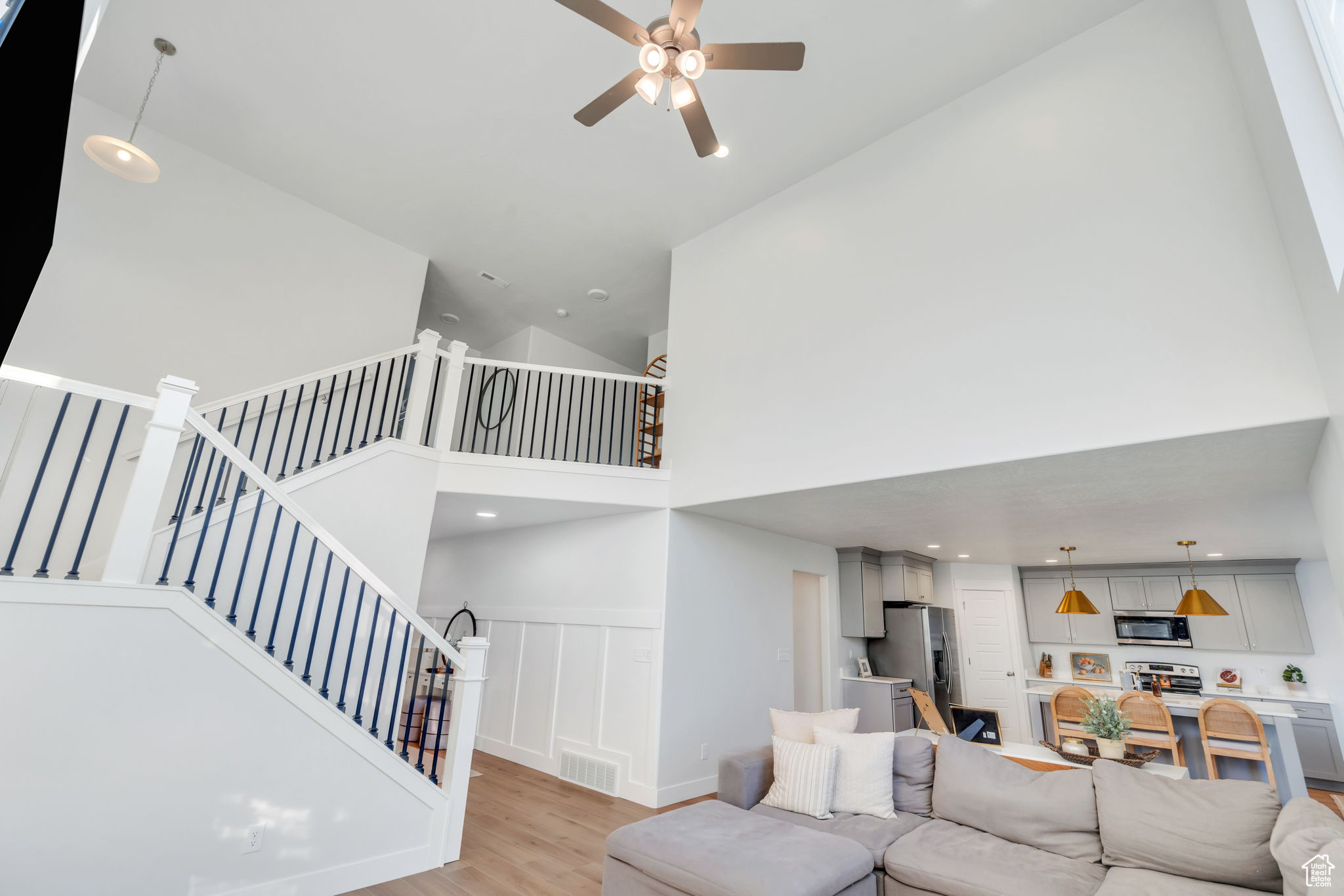 564 N WOODLAND RD