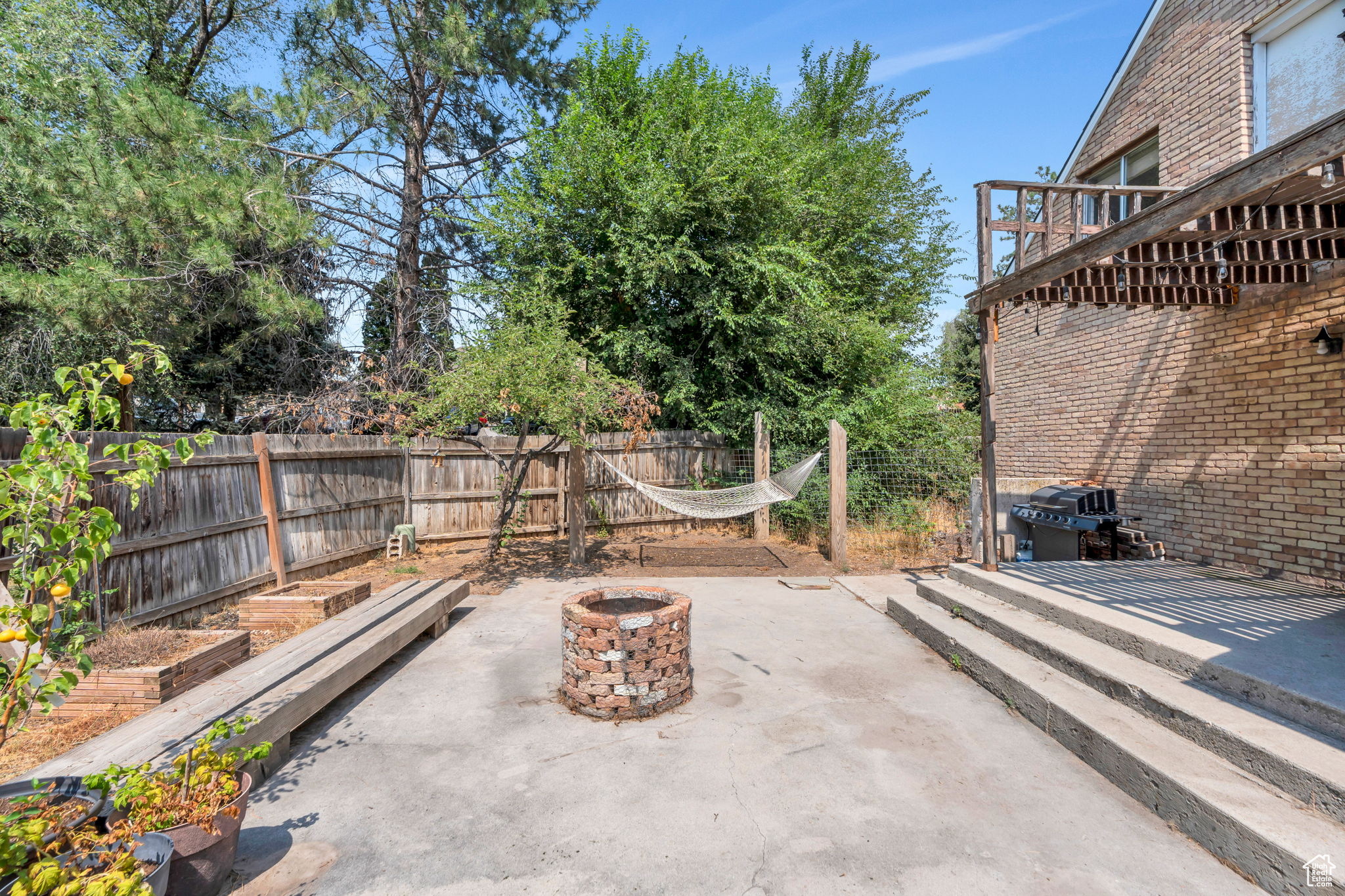 14 W HIDDEN HOLLOW DR