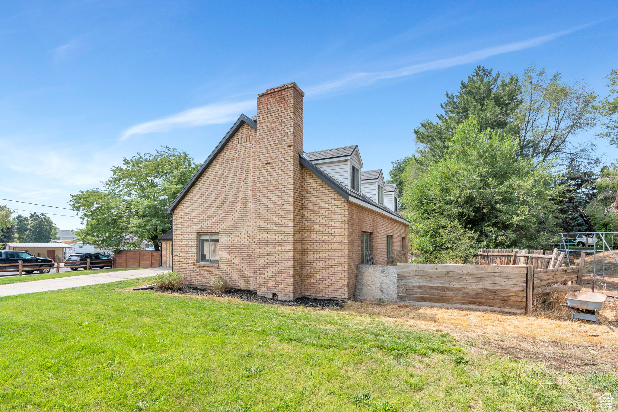 14 W HIDDEN HOLLOW DR