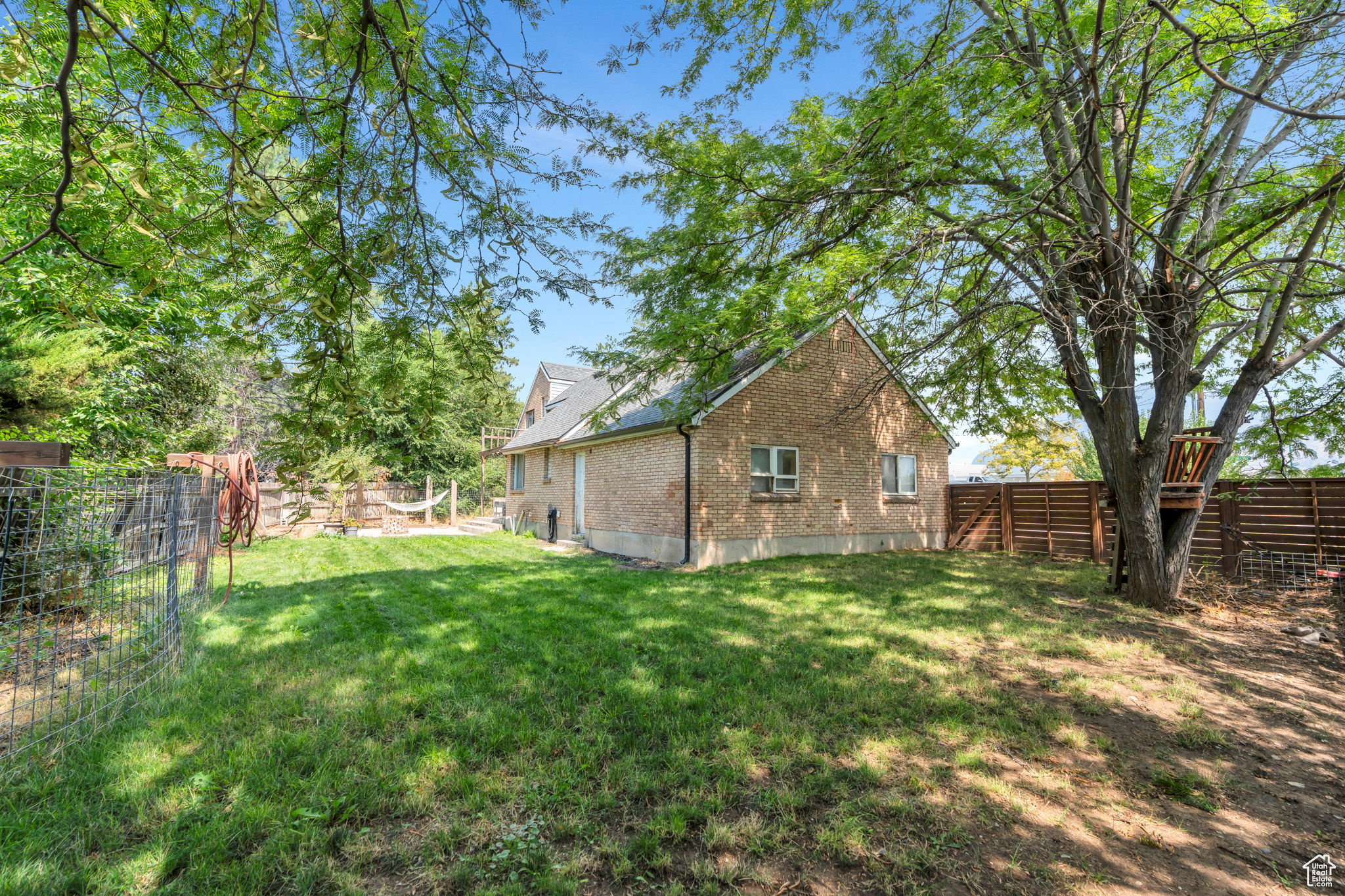 14 W HIDDEN HOLLOW DR