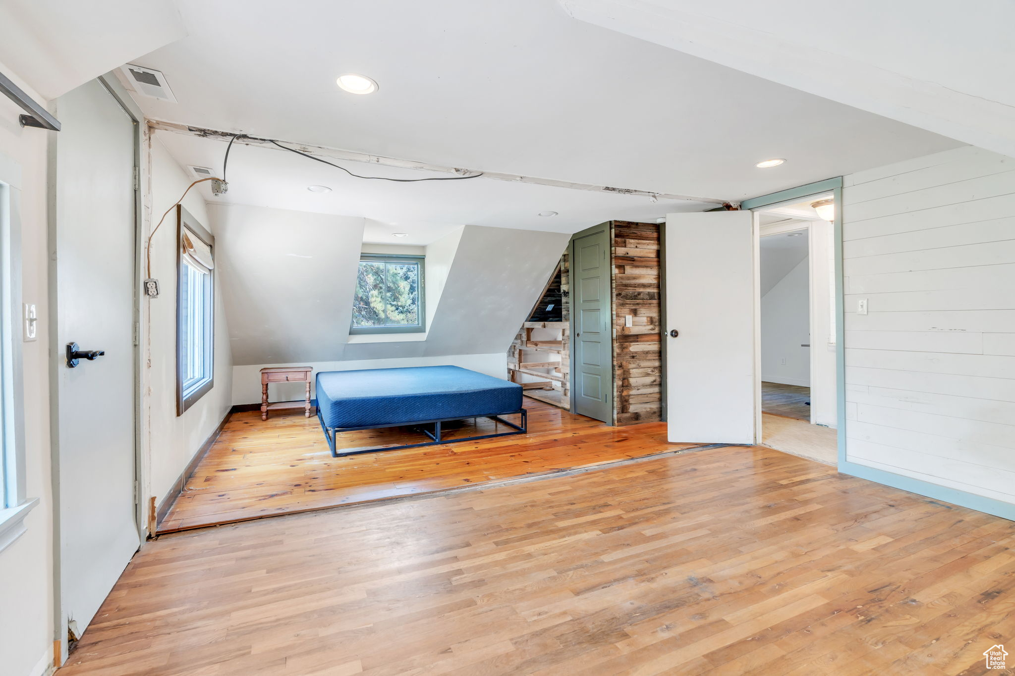 14 W HIDDEN HOLLOW DR
