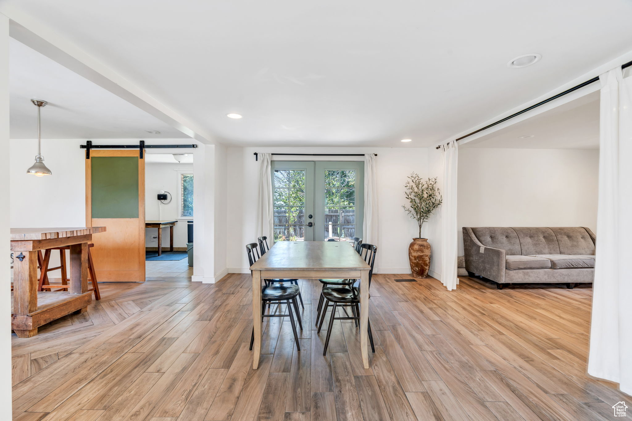14 W HIDDEN HOLLOW DR