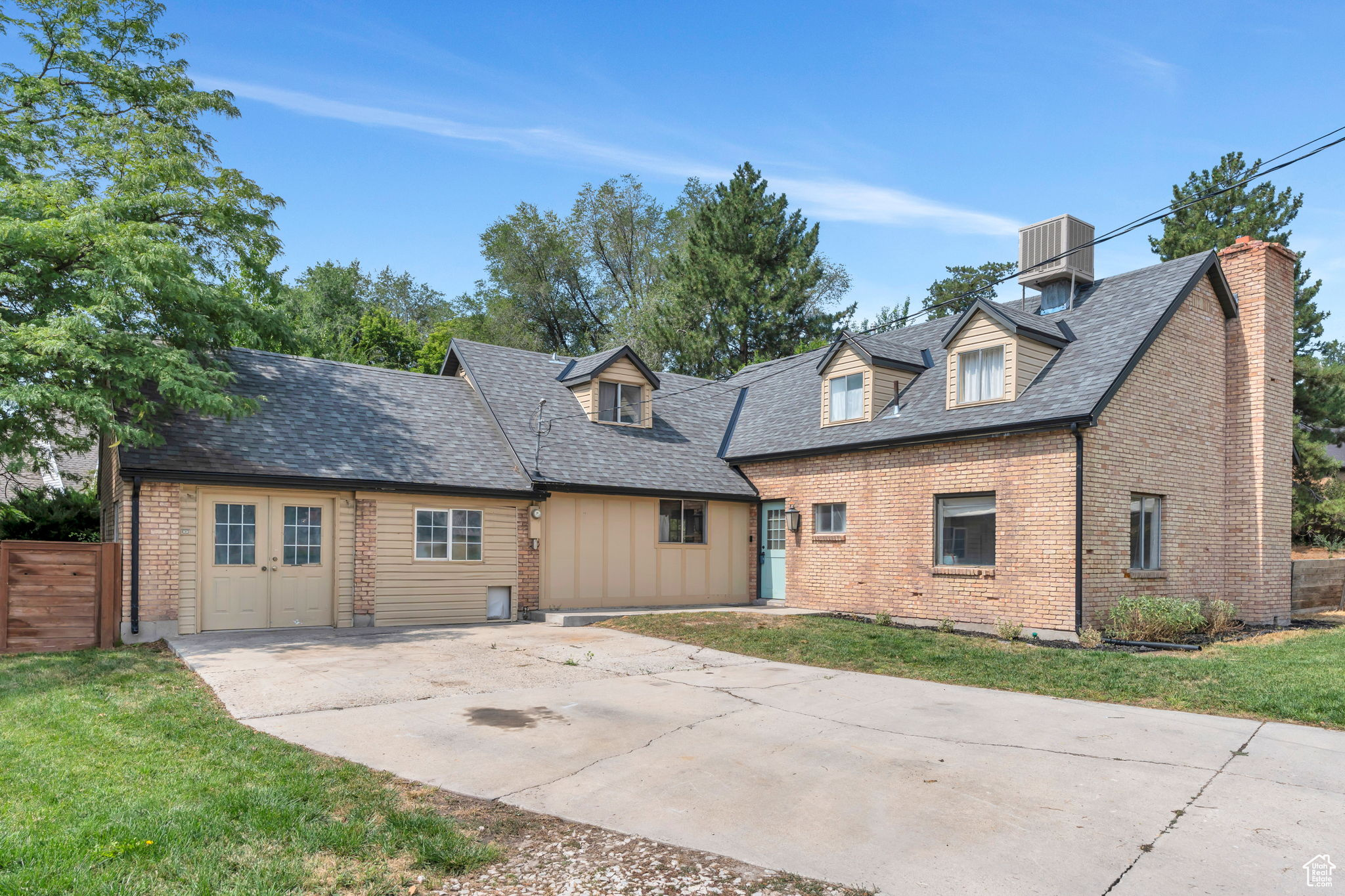 14 W HIDDEN HOLLOW DR