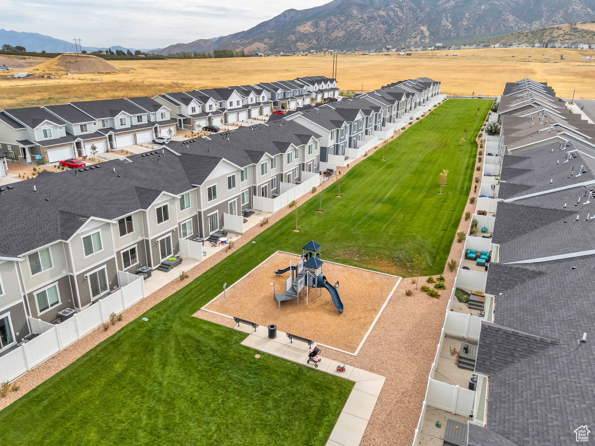 1145 W FOX RUN