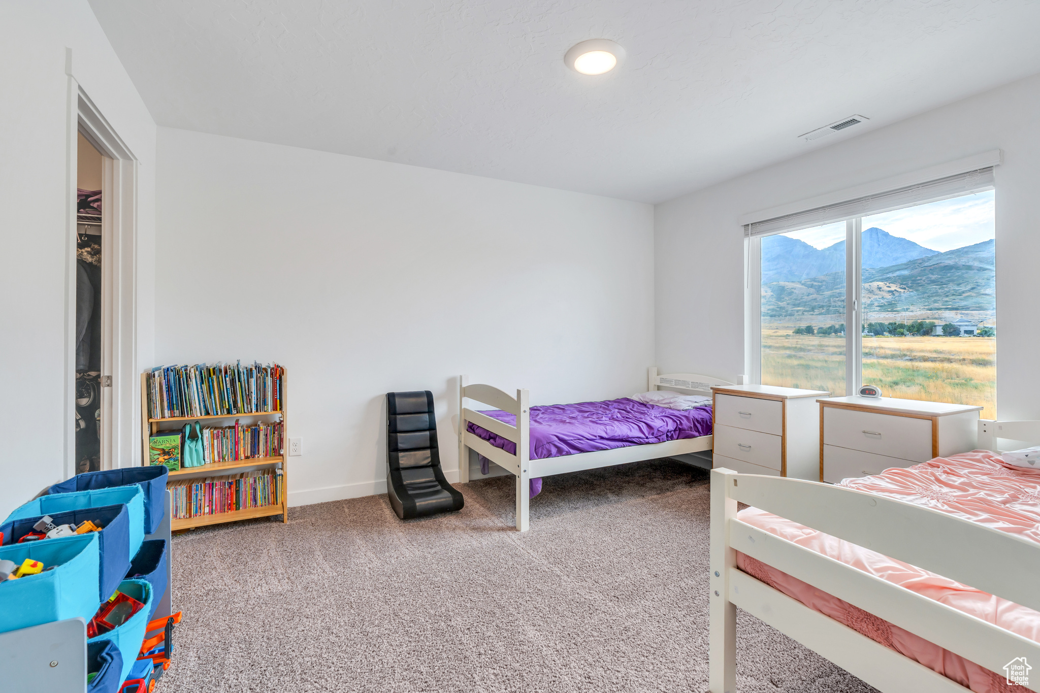 1145 W FOX RUN