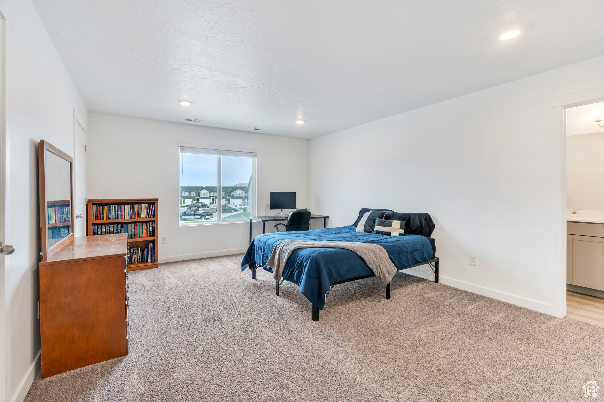 1145 W FOX RUN