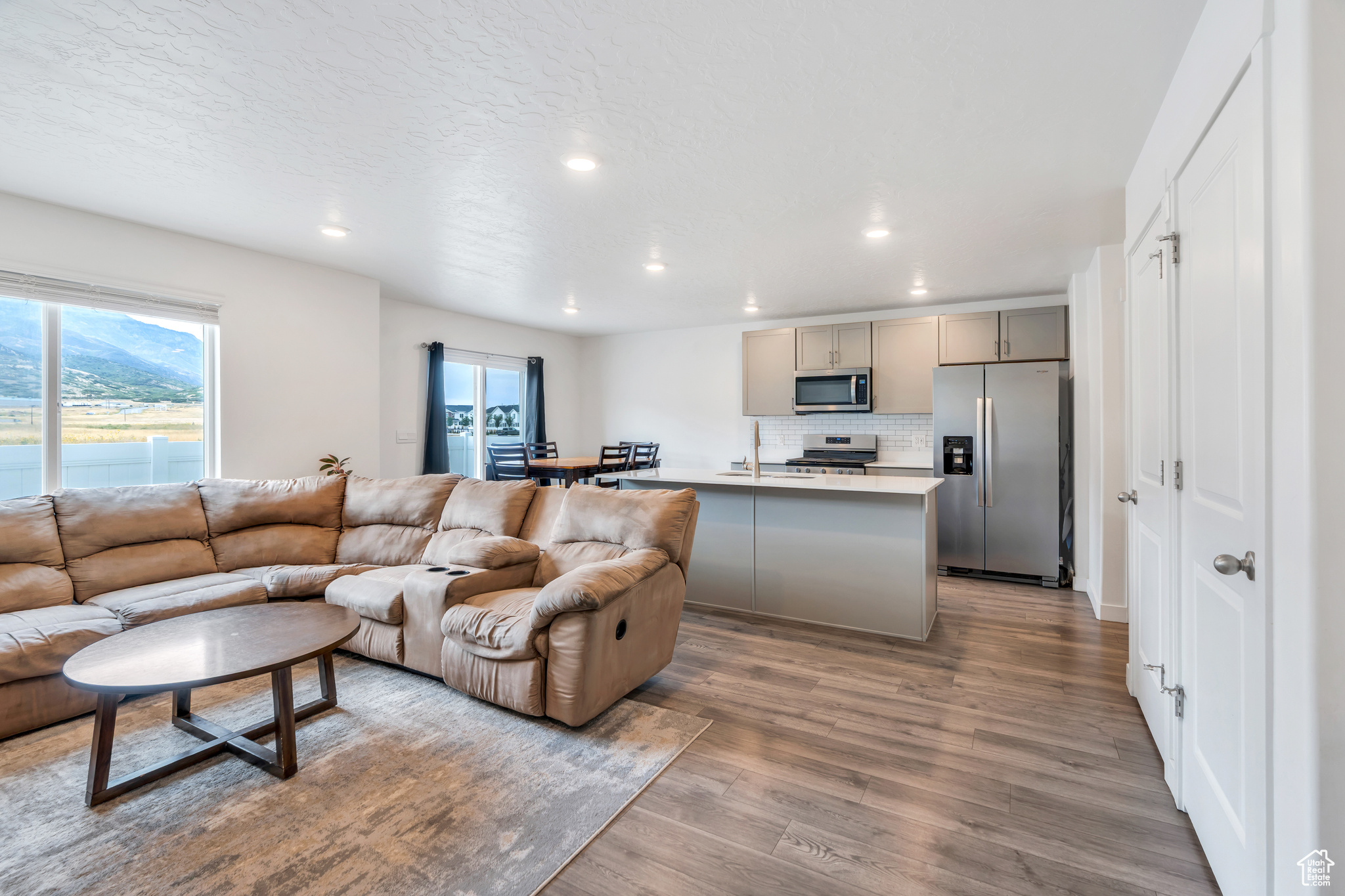 1145 W FOX RUN