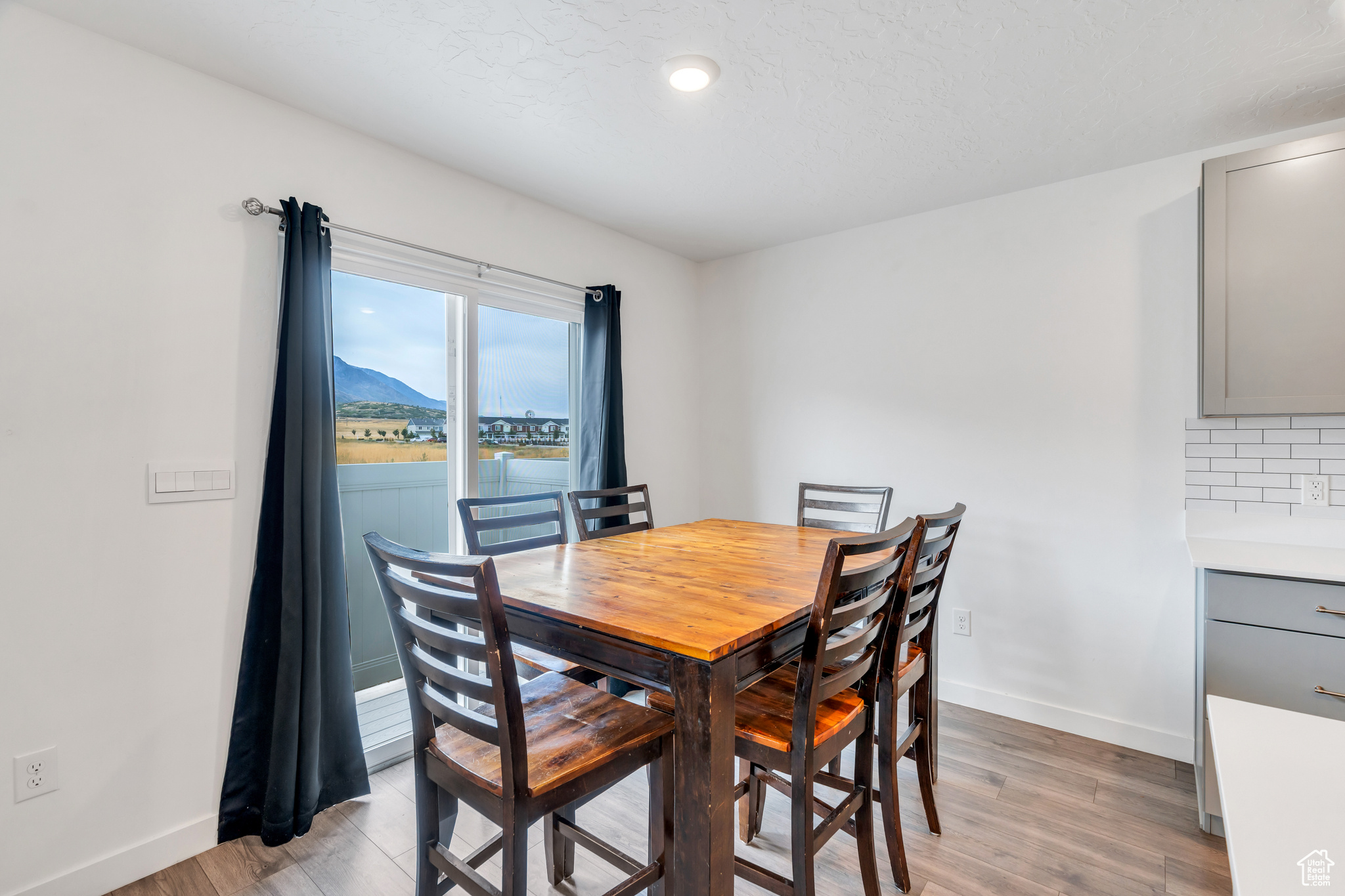 1145 W FOX RUN