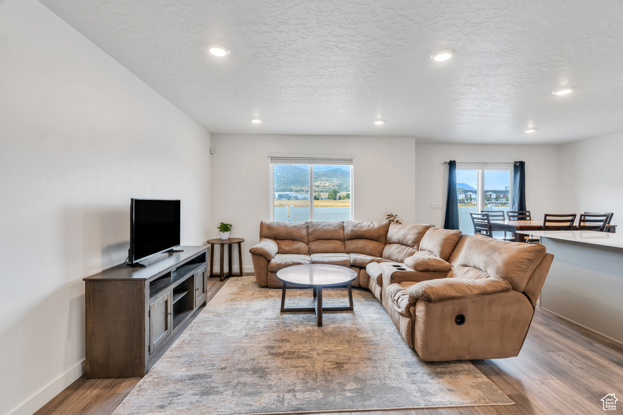 1145 W FOX RUN