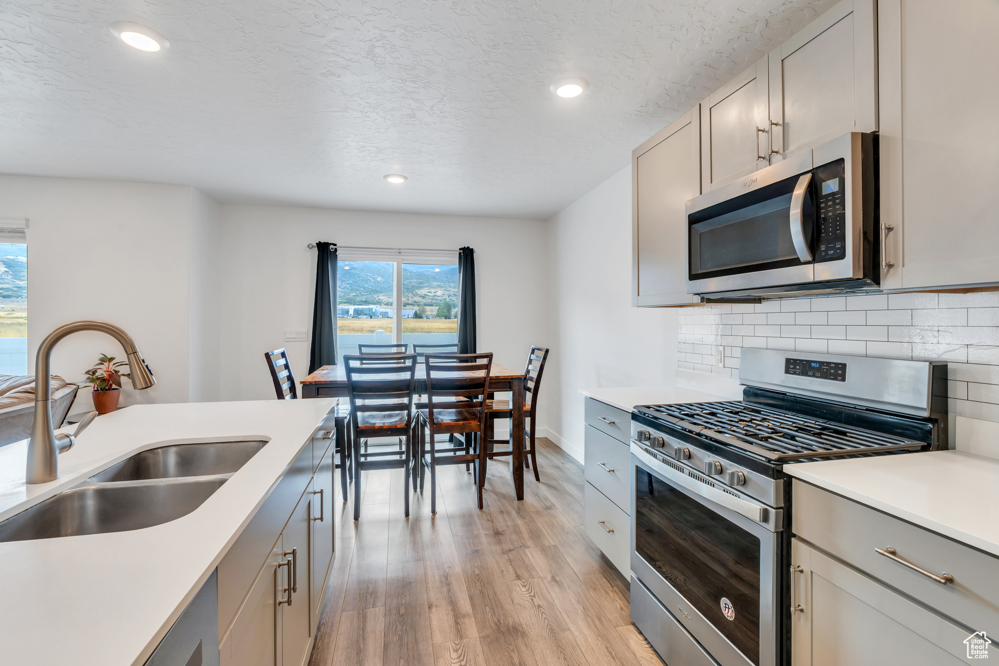 1145 W FOX RUN